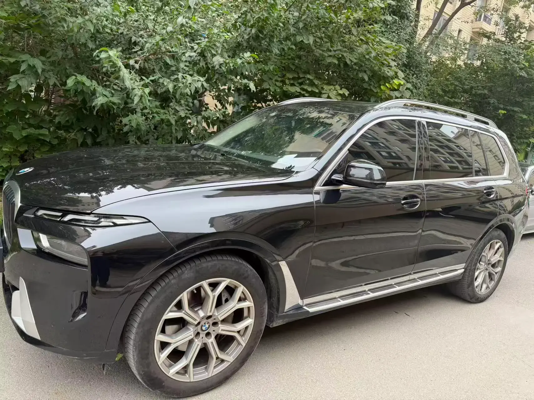 2023 BMW X7 thumbnail 2