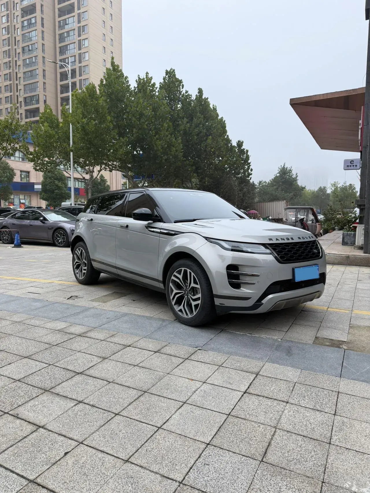 2023 LAND ROVER thumbnail 3