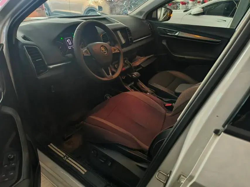 2019 SKODA KAROQ thumbnail 3