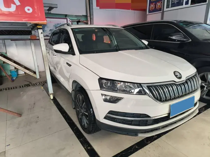 2019 SKODA KAROQ thumbnail 2