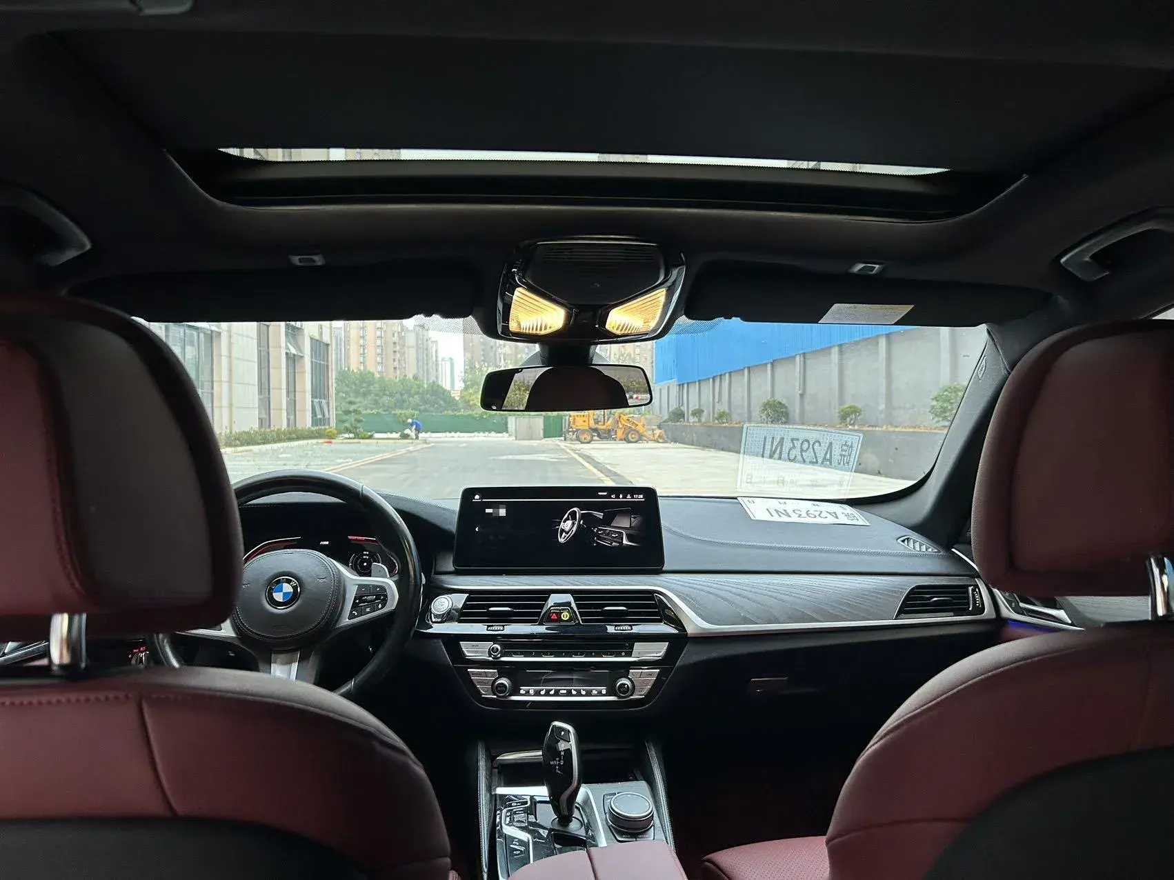 2021 BMW 5 thumbnail 4