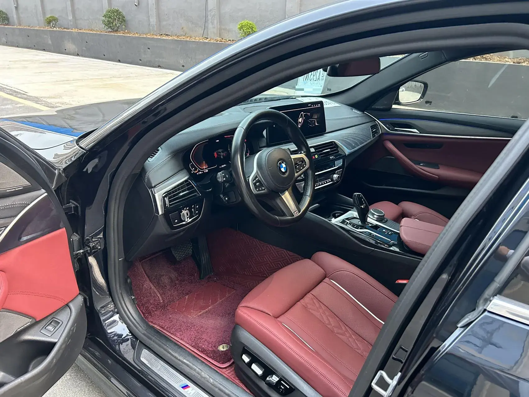 2021 BMW 5 thumbnail 3