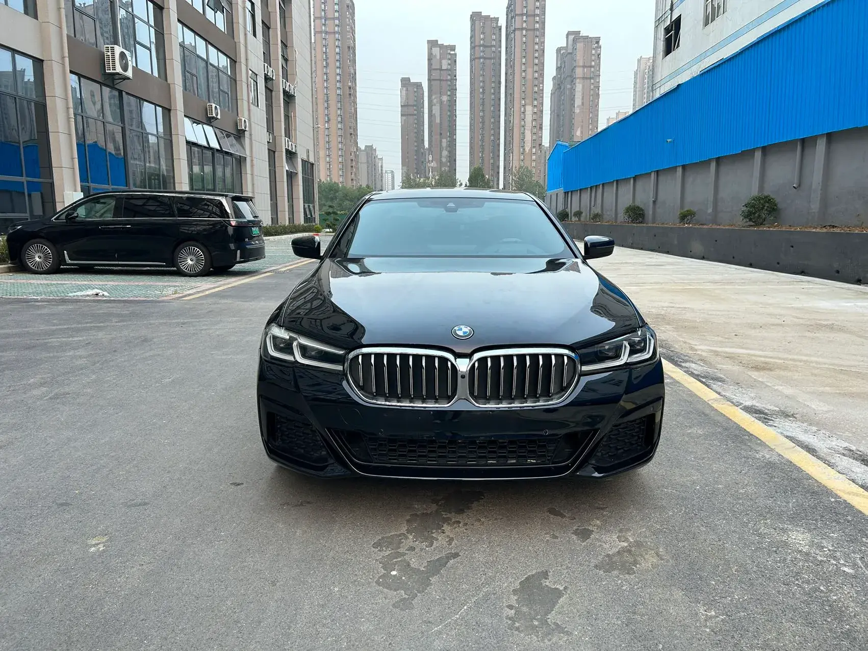 2021 BMW 5 thumbnail 2