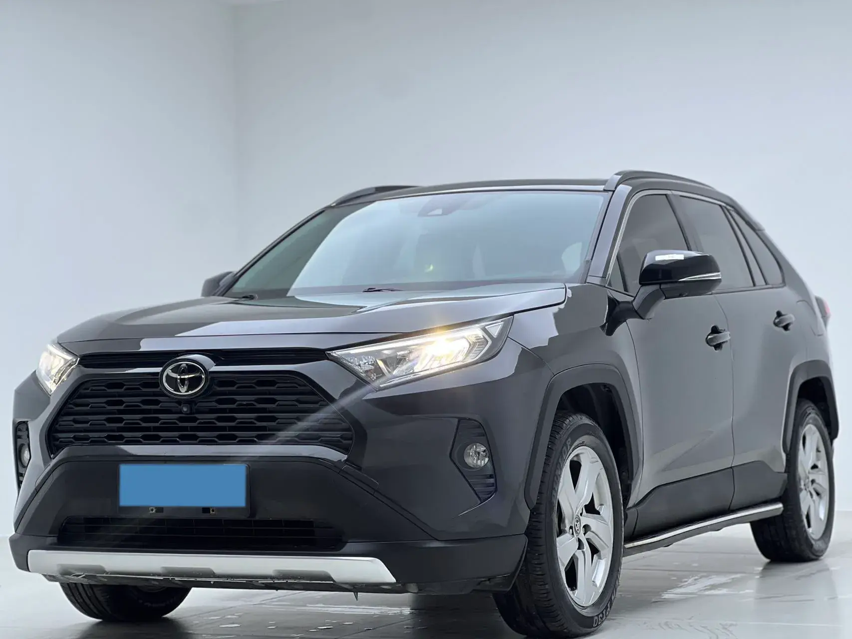 2020 TOYOTA RAV4 view 1