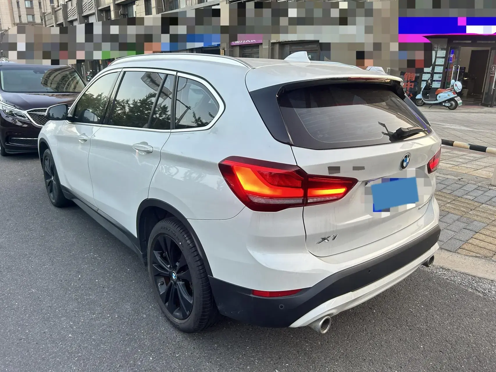2021 BMW X1 thumbnail 3