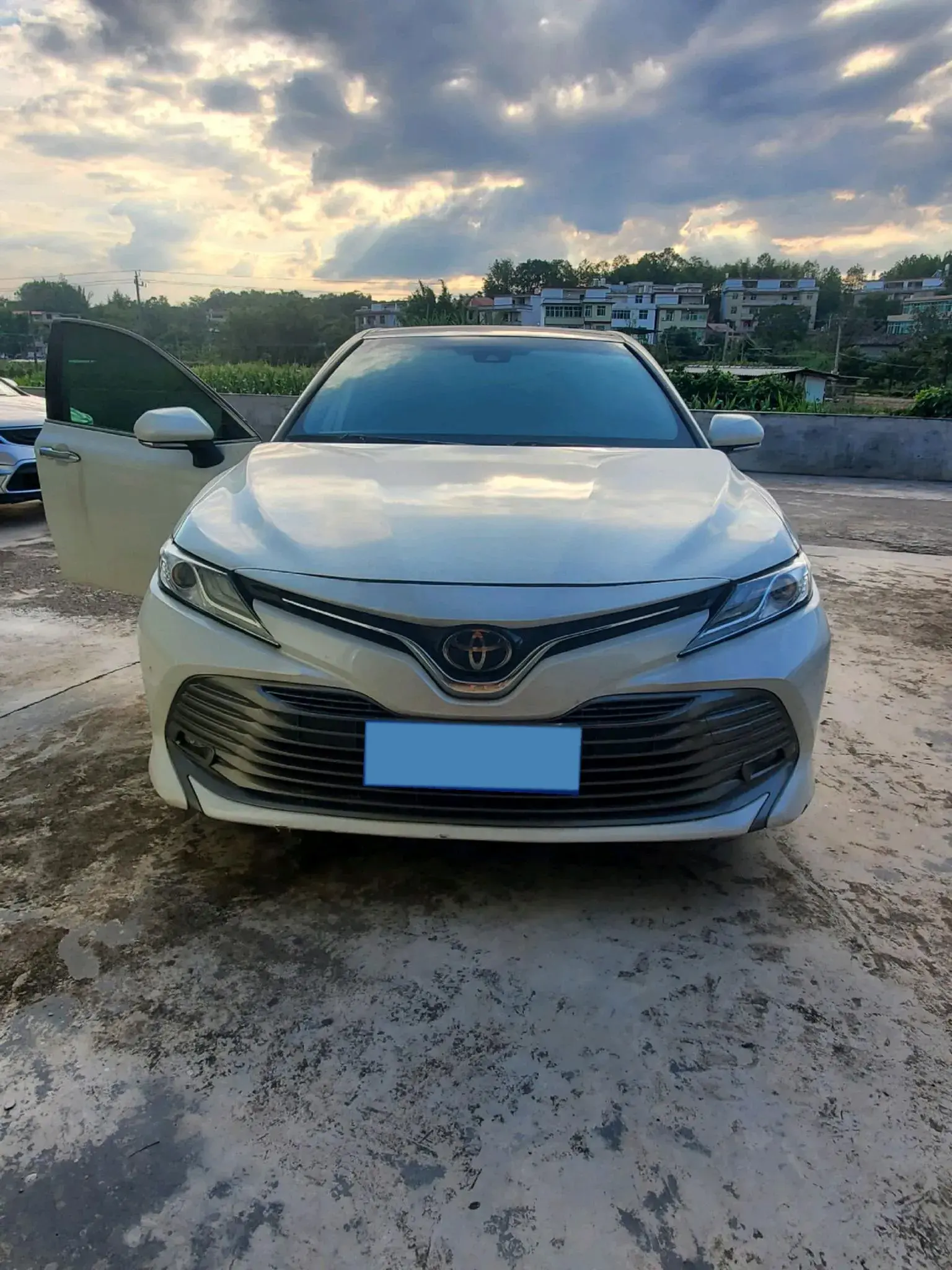 2018 TOYOTA CAMRY thumbnail 2