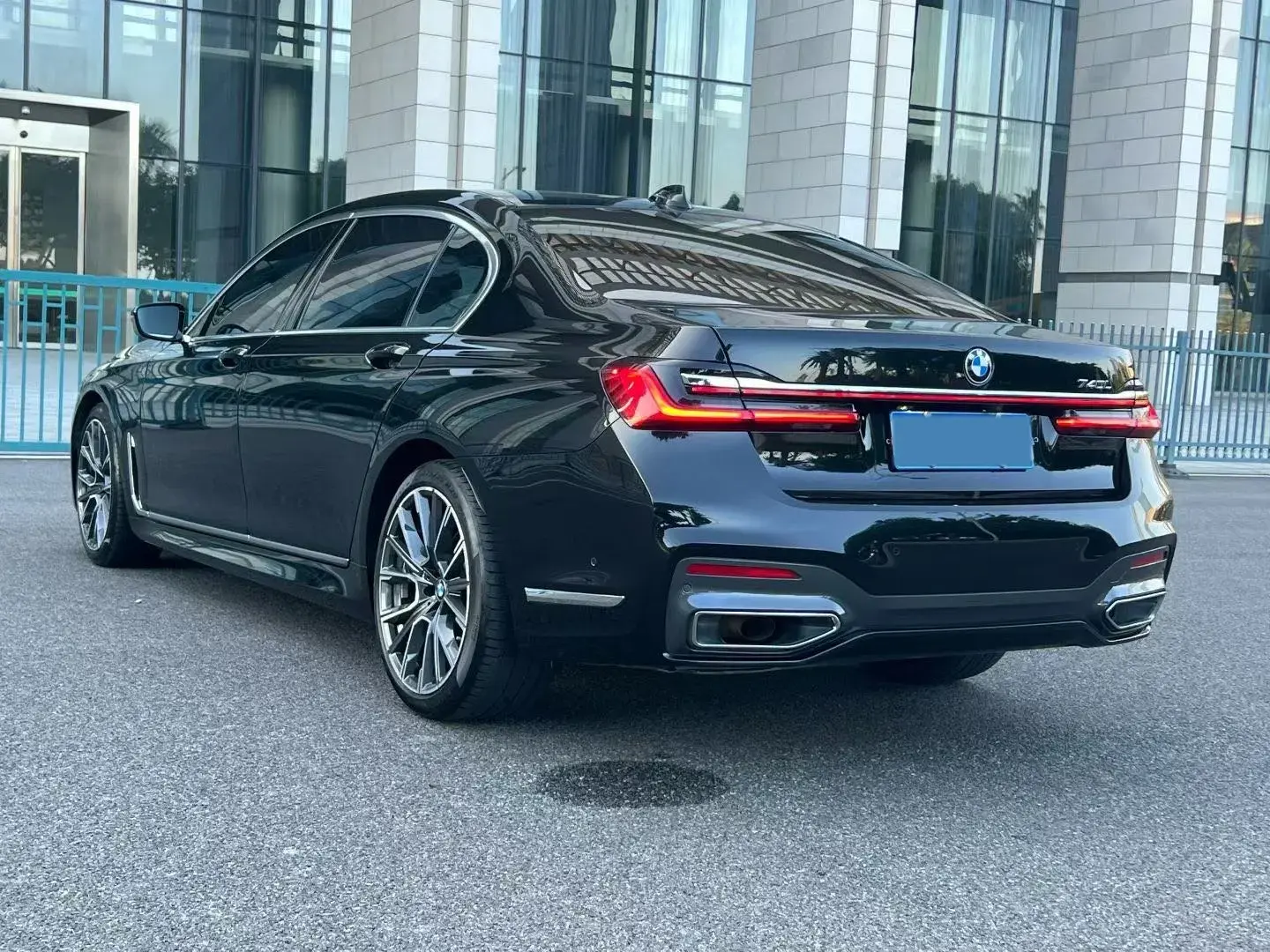 2019 BMW 7 thumbnail 4