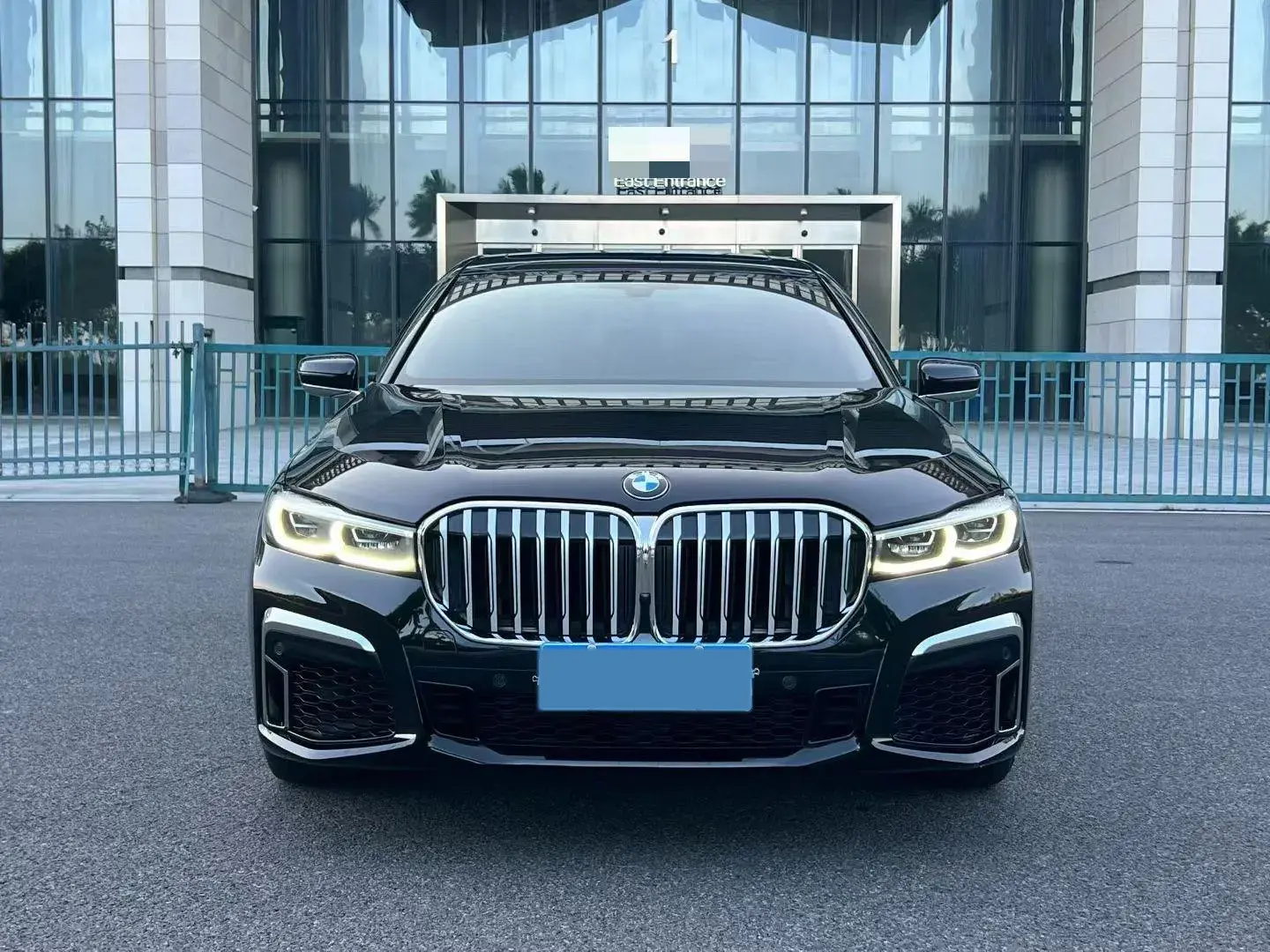 2019 BMW 7 thumbnail 3