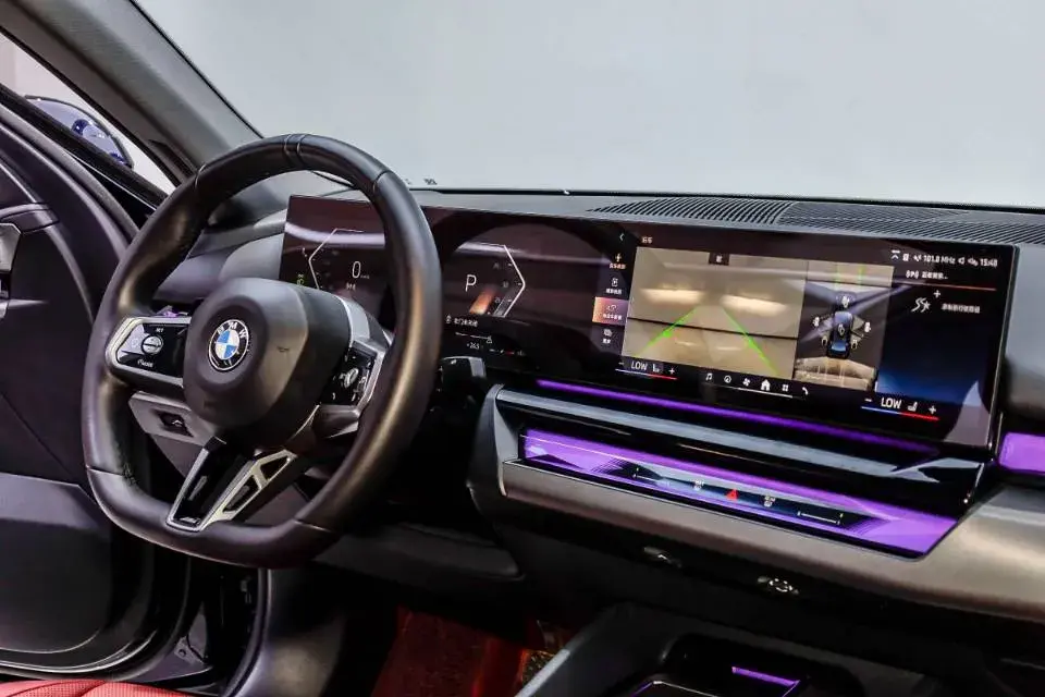 2024 BMW 5 thumbnail 3