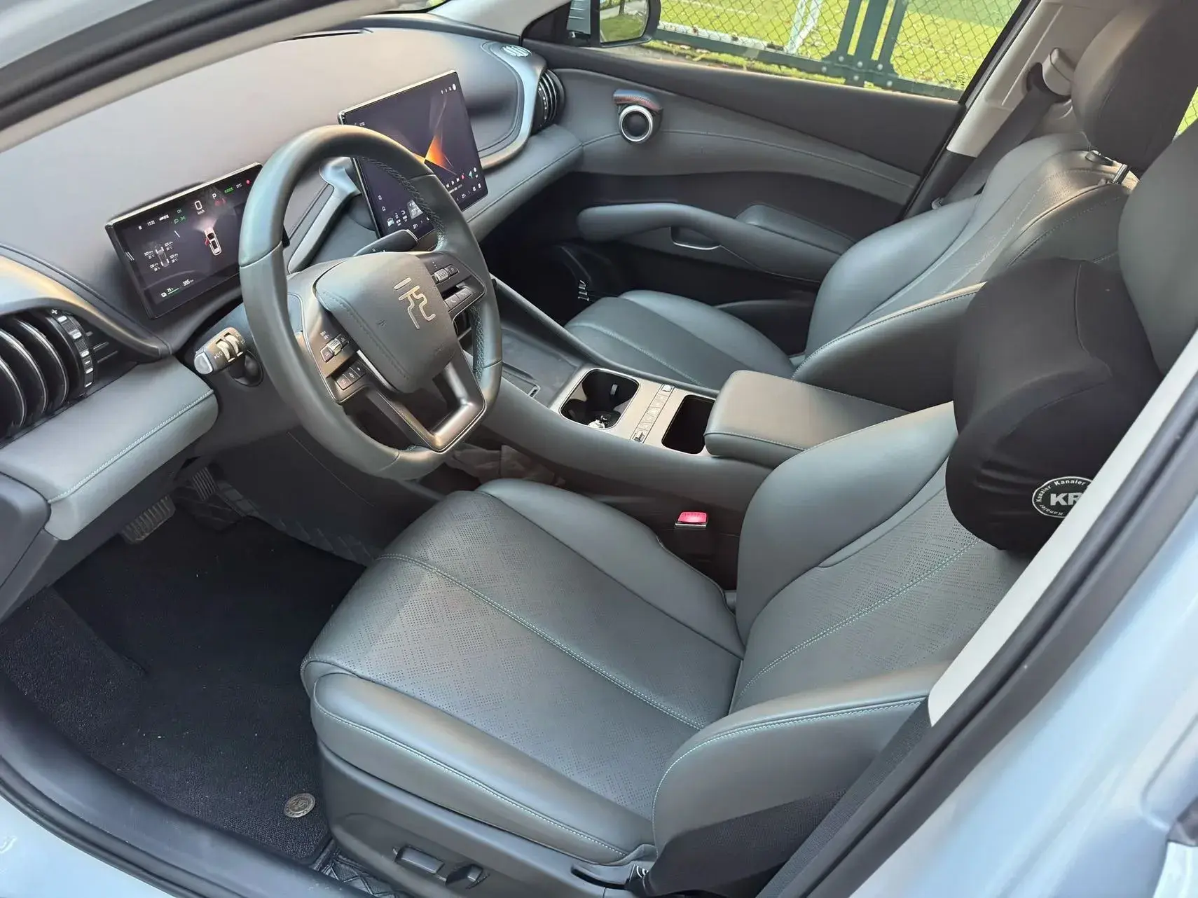 2025 BYD YUAN thumbnail 4