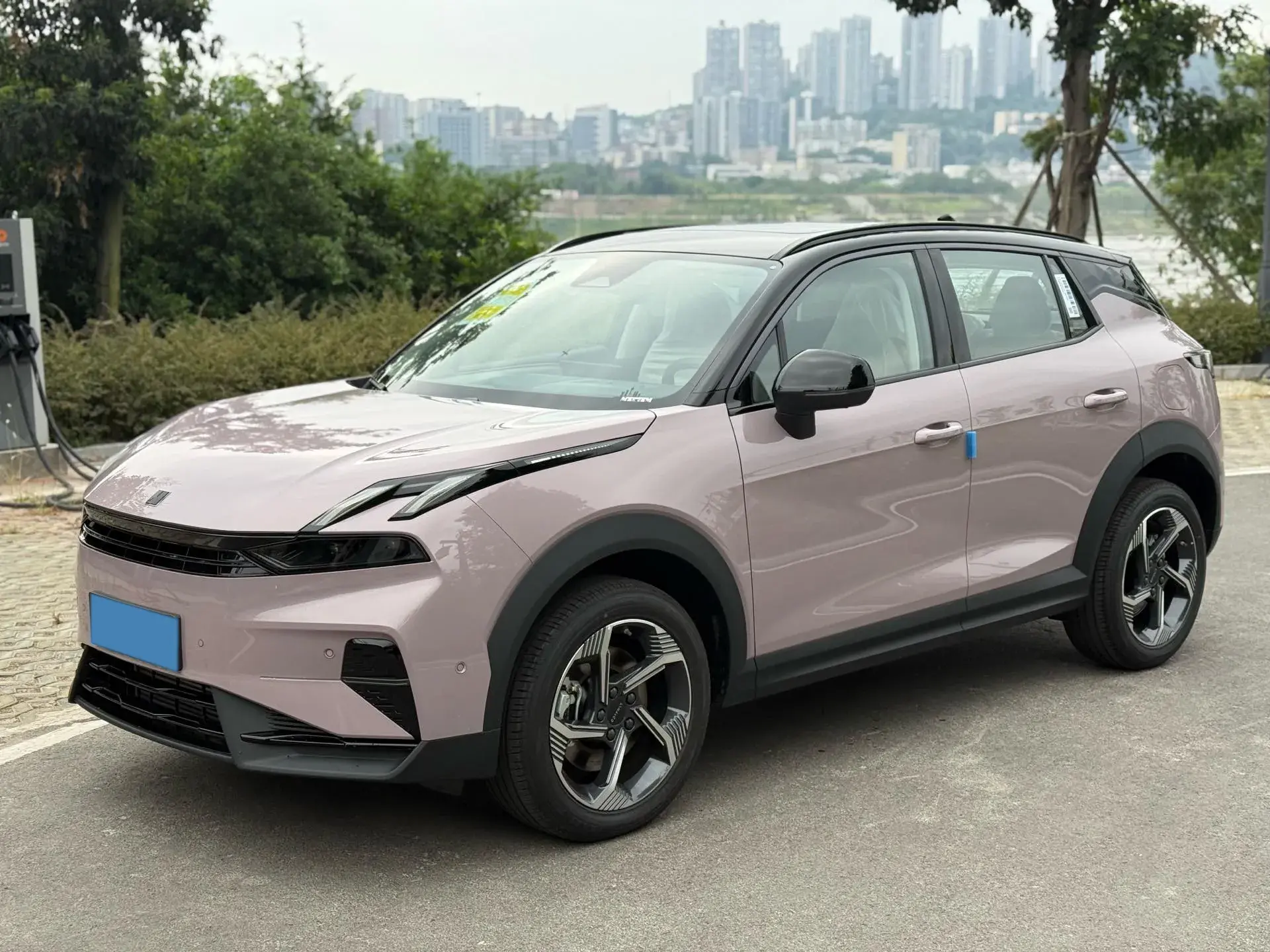2025 LYNK&CO 06 view 1