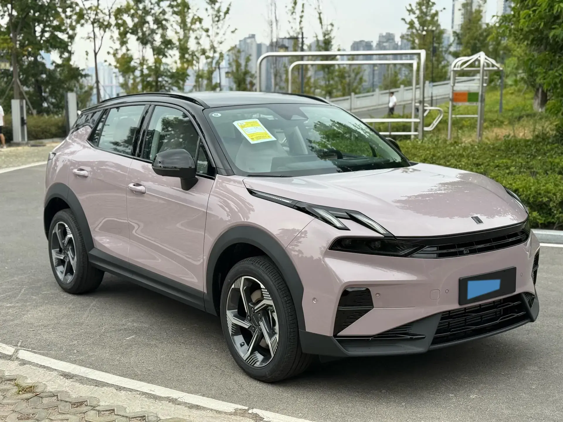 2025 LYNK&CO 06 thumbnail 3