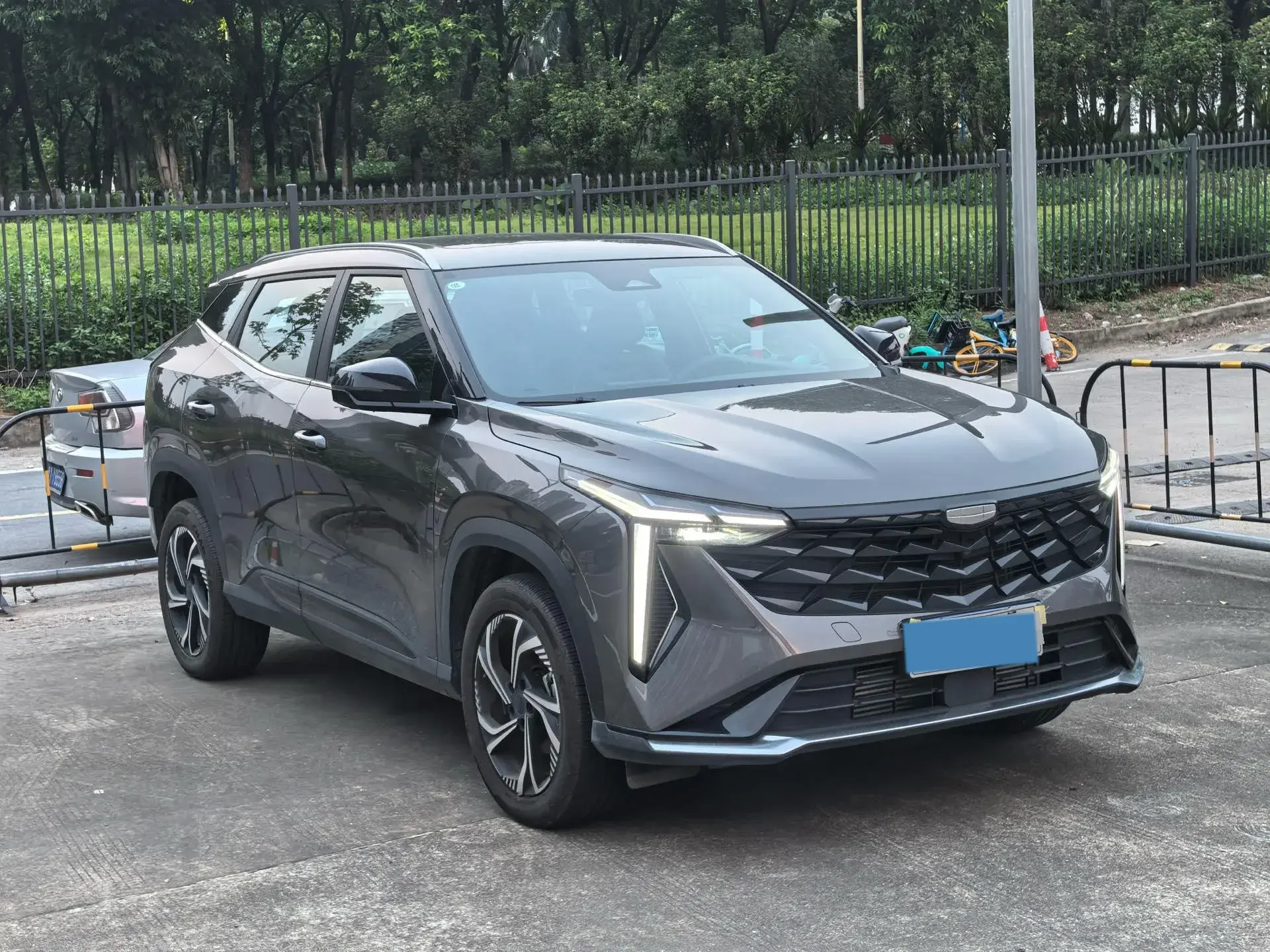 2023 GEELY AZKARRA thumbnail 3