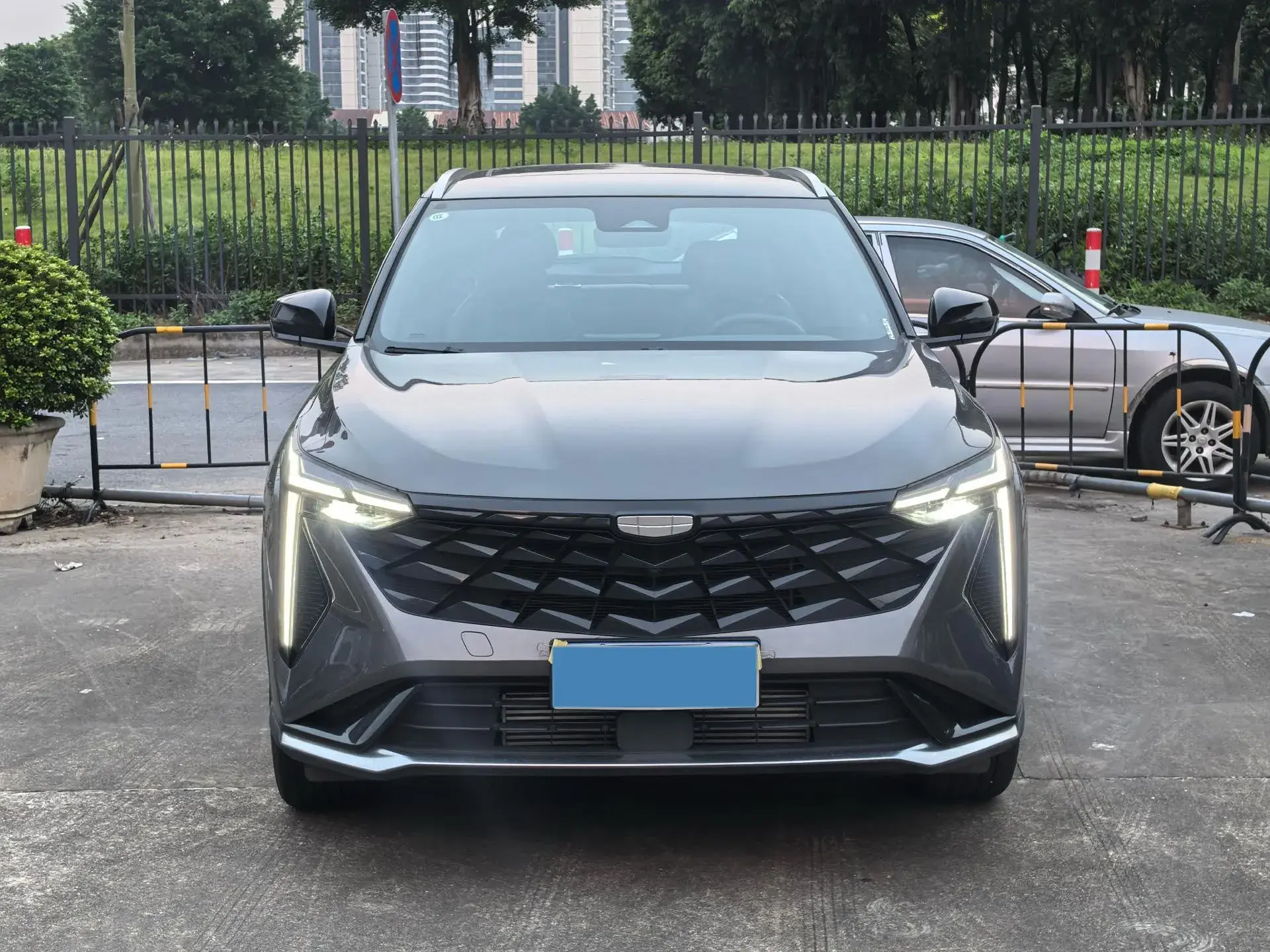 2023 GEELY AZKARRA thumbnail 2