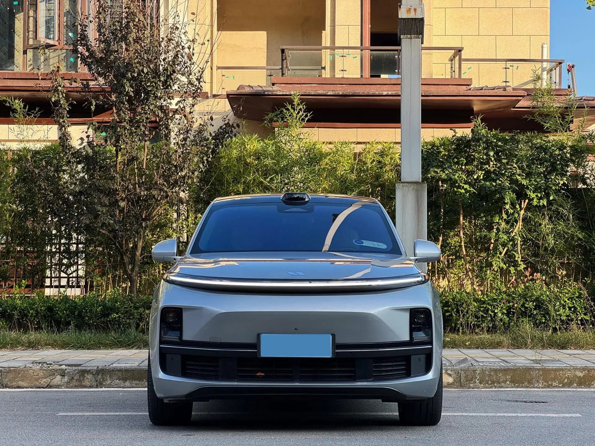 2022 LI L9 thumbnail 2