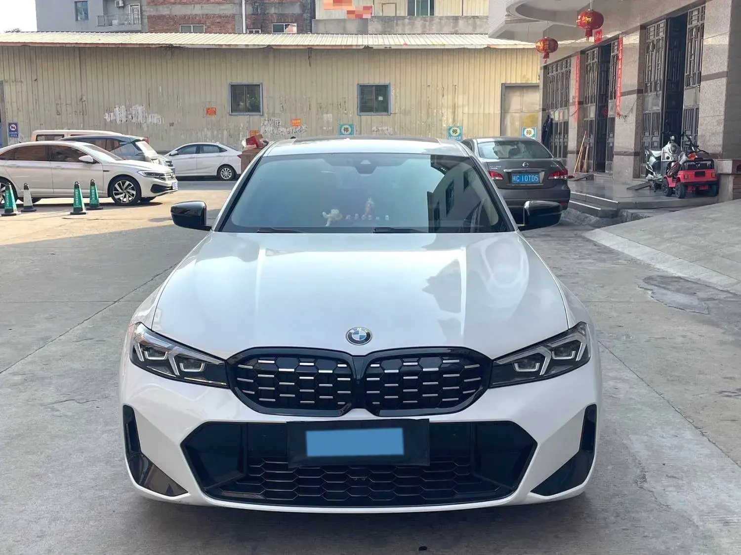 2023 BMW 3 thumbnail 2