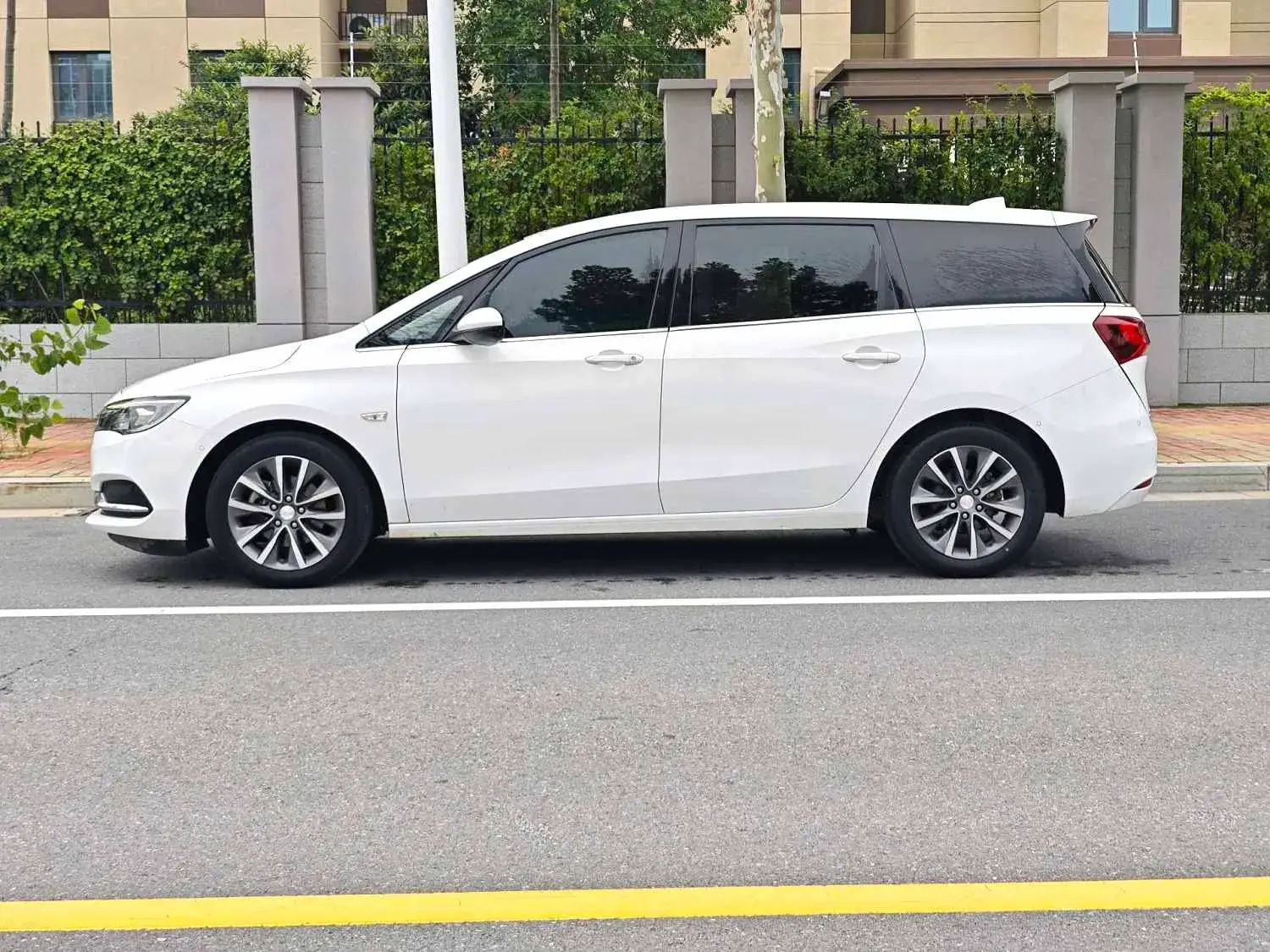 2019 BUICK GL6 thumbnail 4