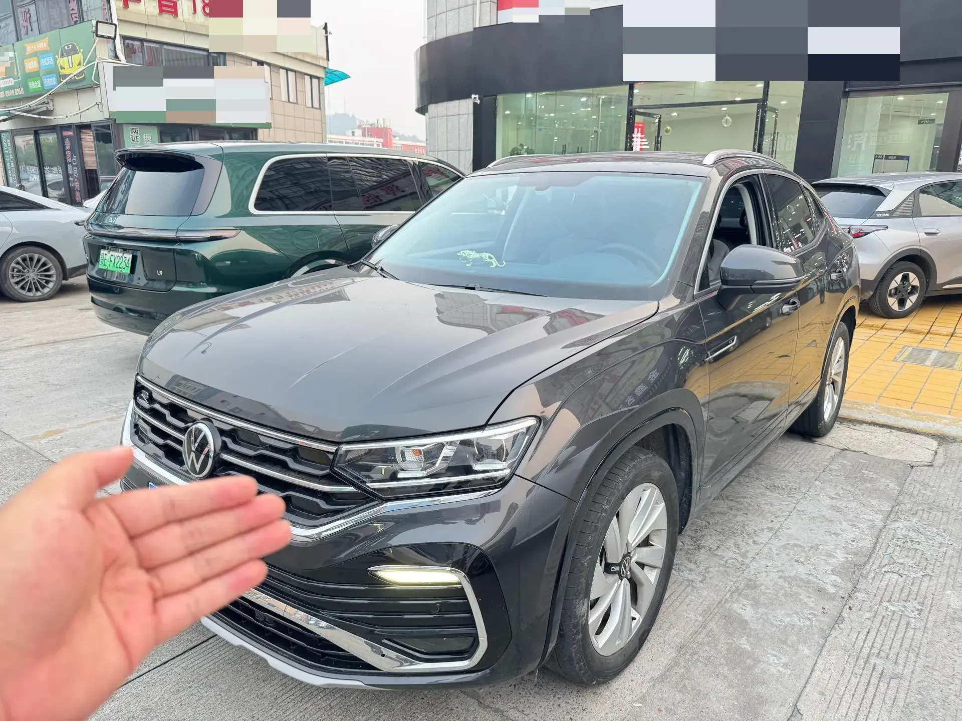 2020 VOLKSWAGEN TAYRON view 1