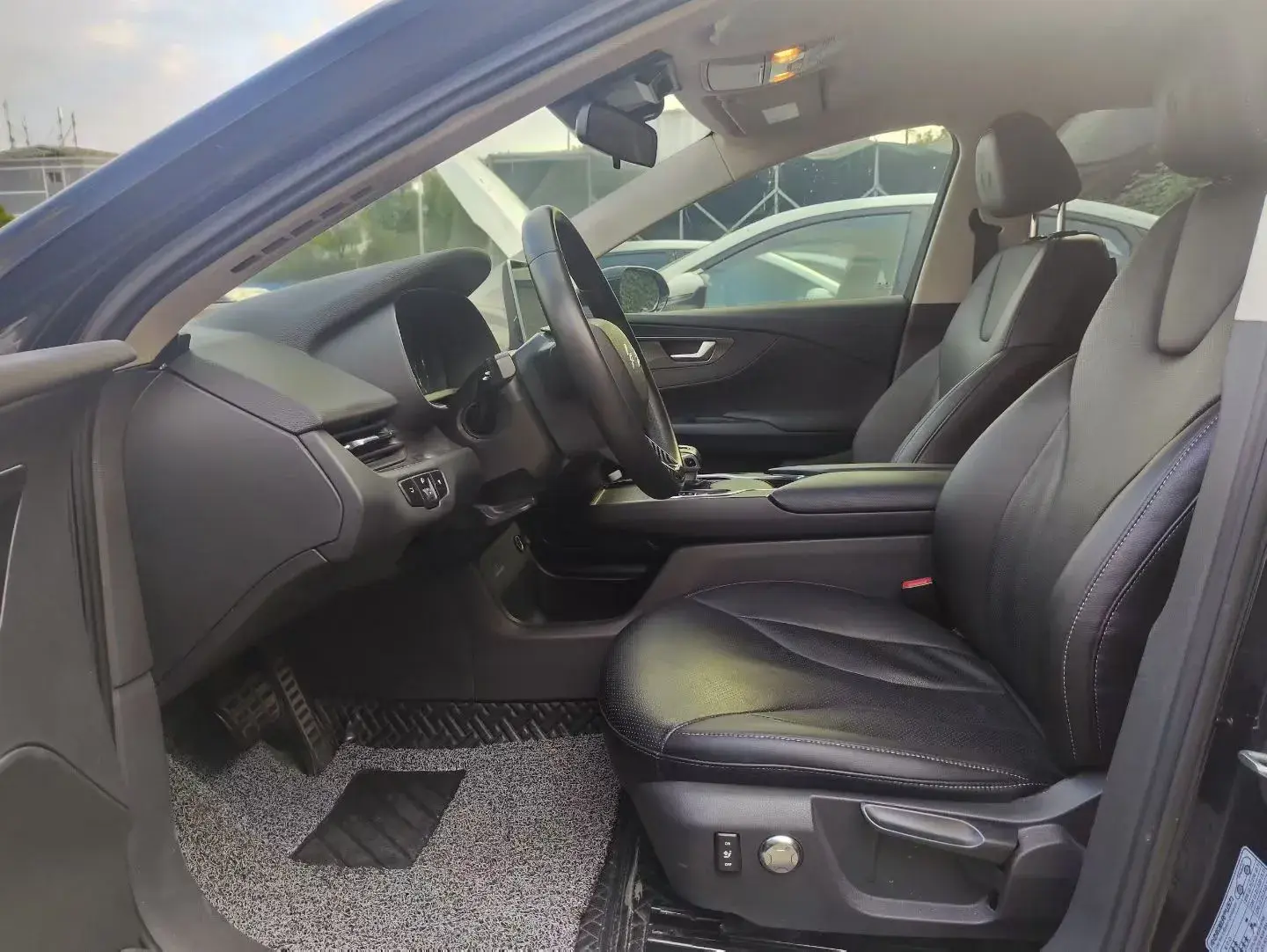 2021 HONGQI E-QM5 thumbnail 4