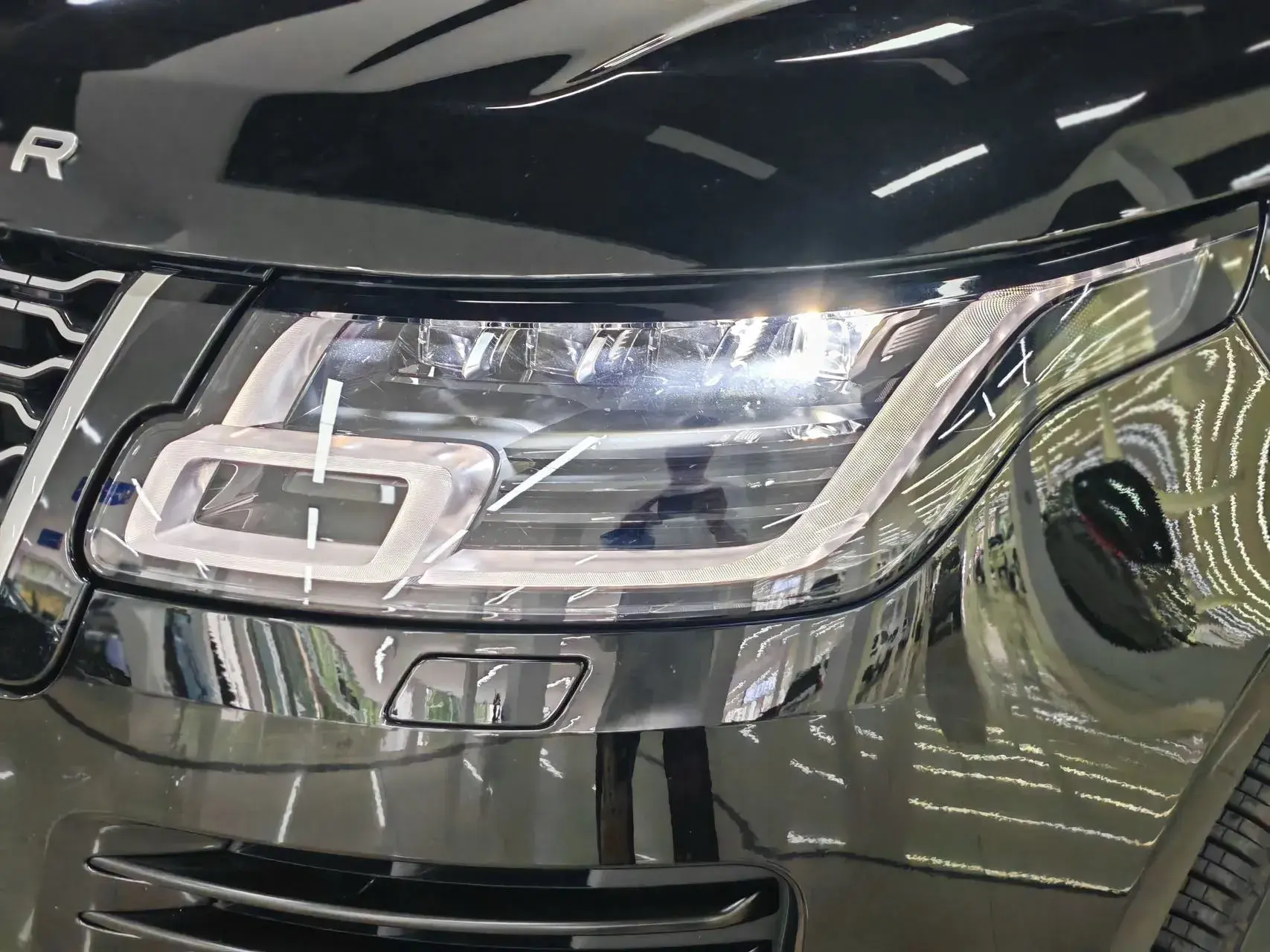 2021 LAND ROVER thumbnail 3