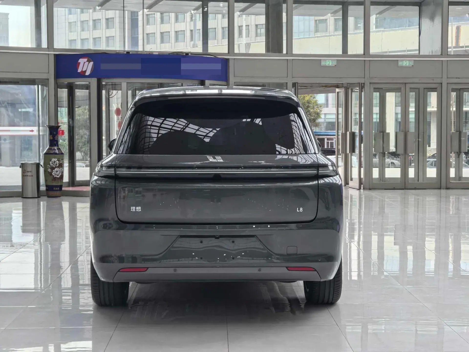 2023 LI L8 thumbnail 4