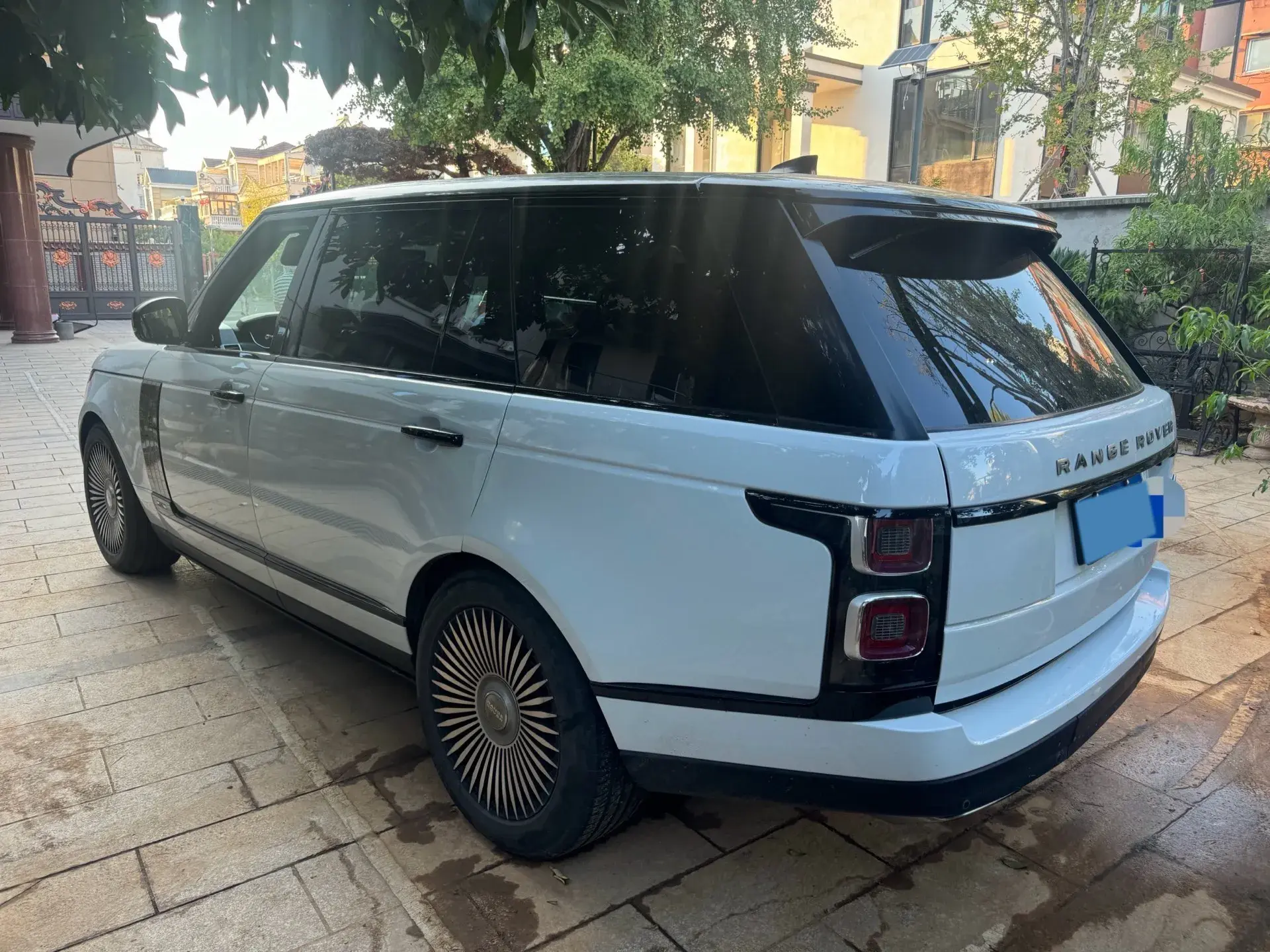 2017 LAND ROVER thumbnail 2