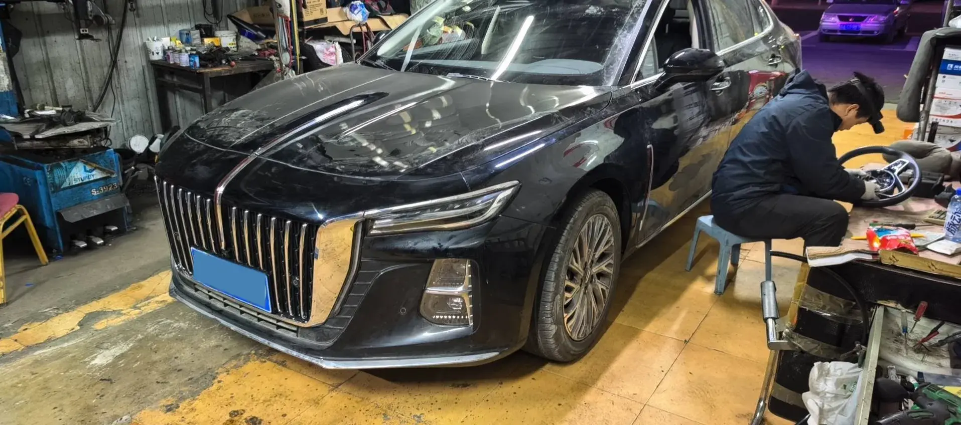 2023 HONGQI H5 view 1