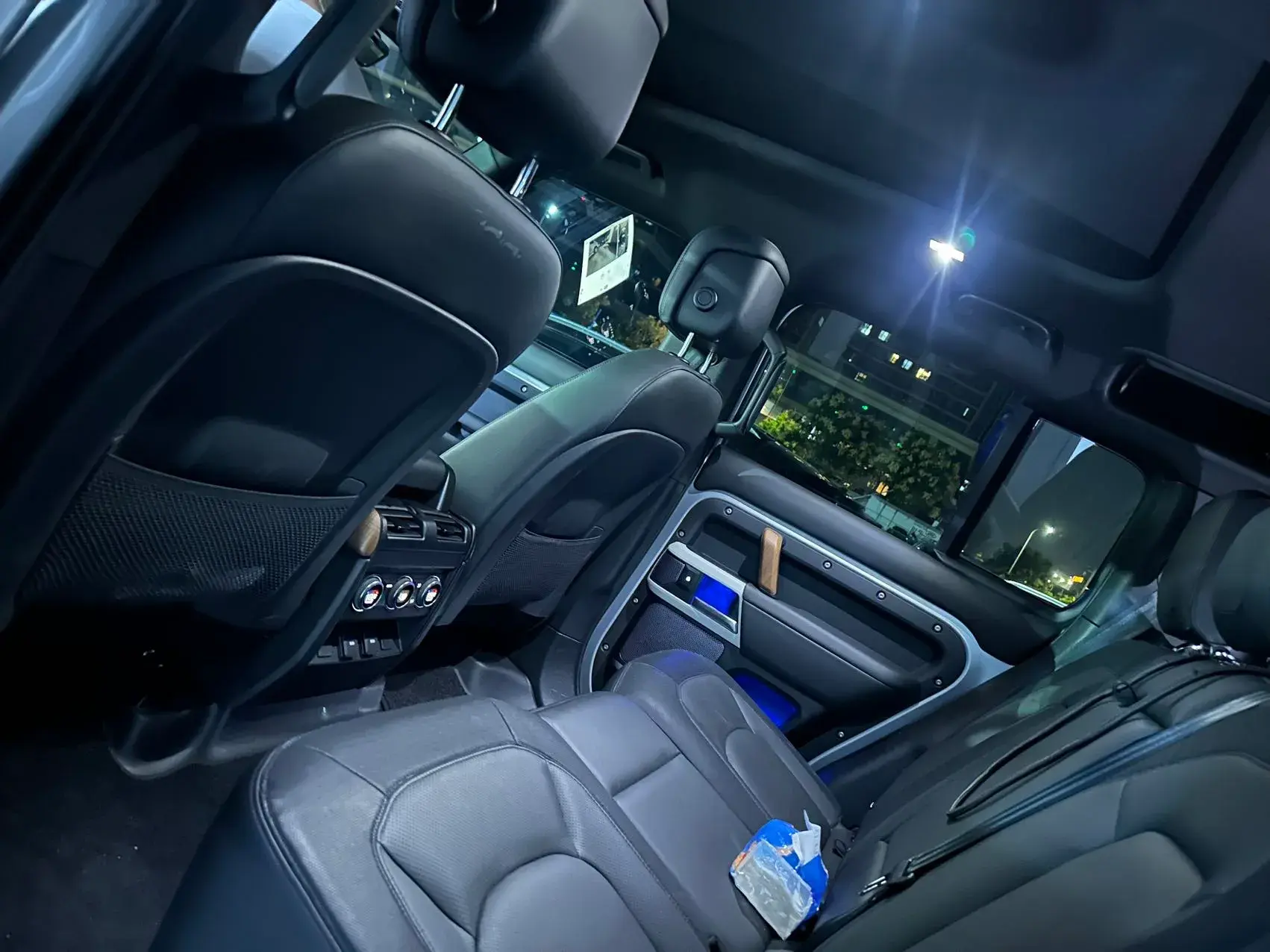 2023 LAND ROVER thumbnail 4