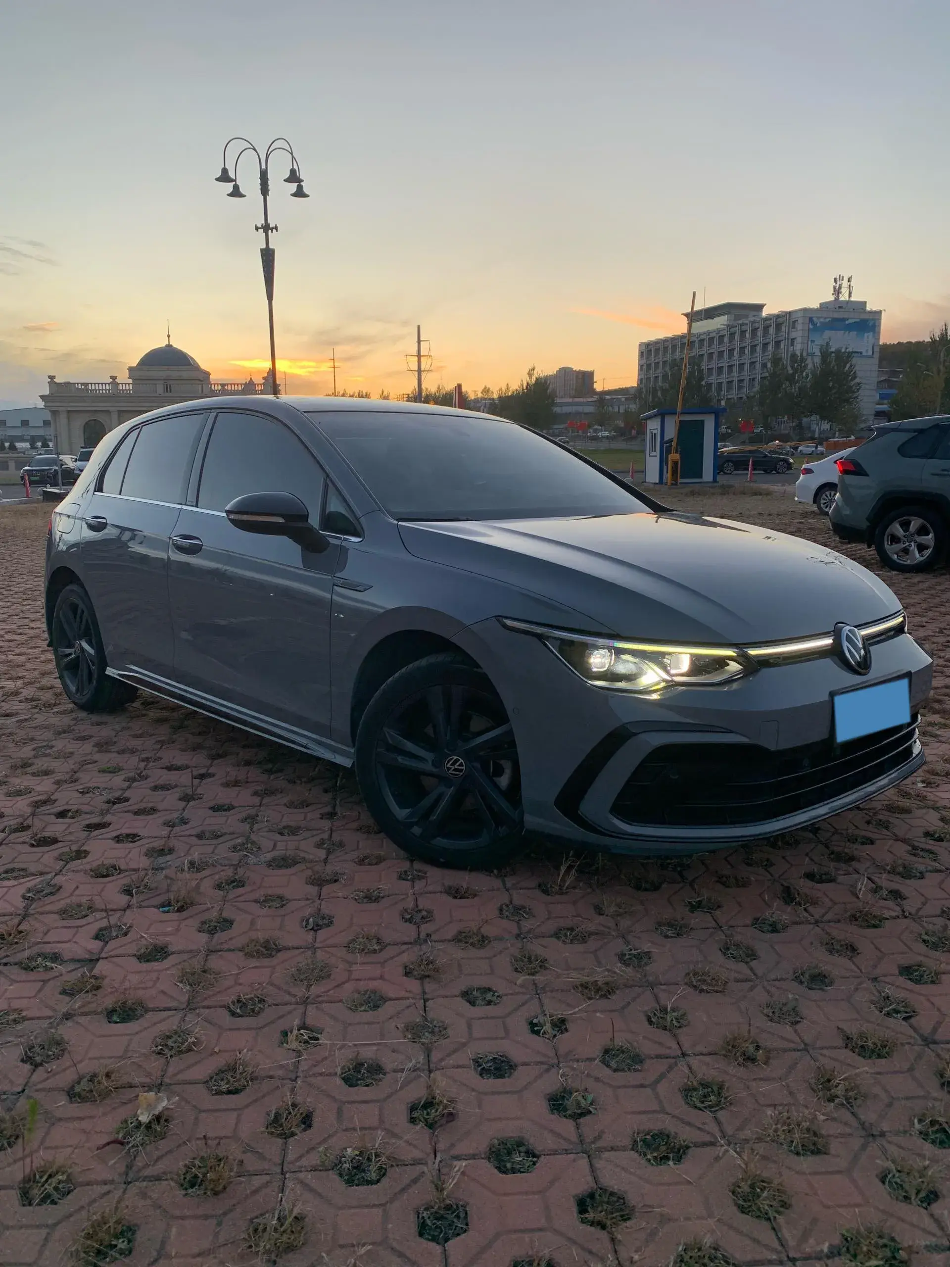 2023 VOLKSWAGEN GOLF thumbnail 3