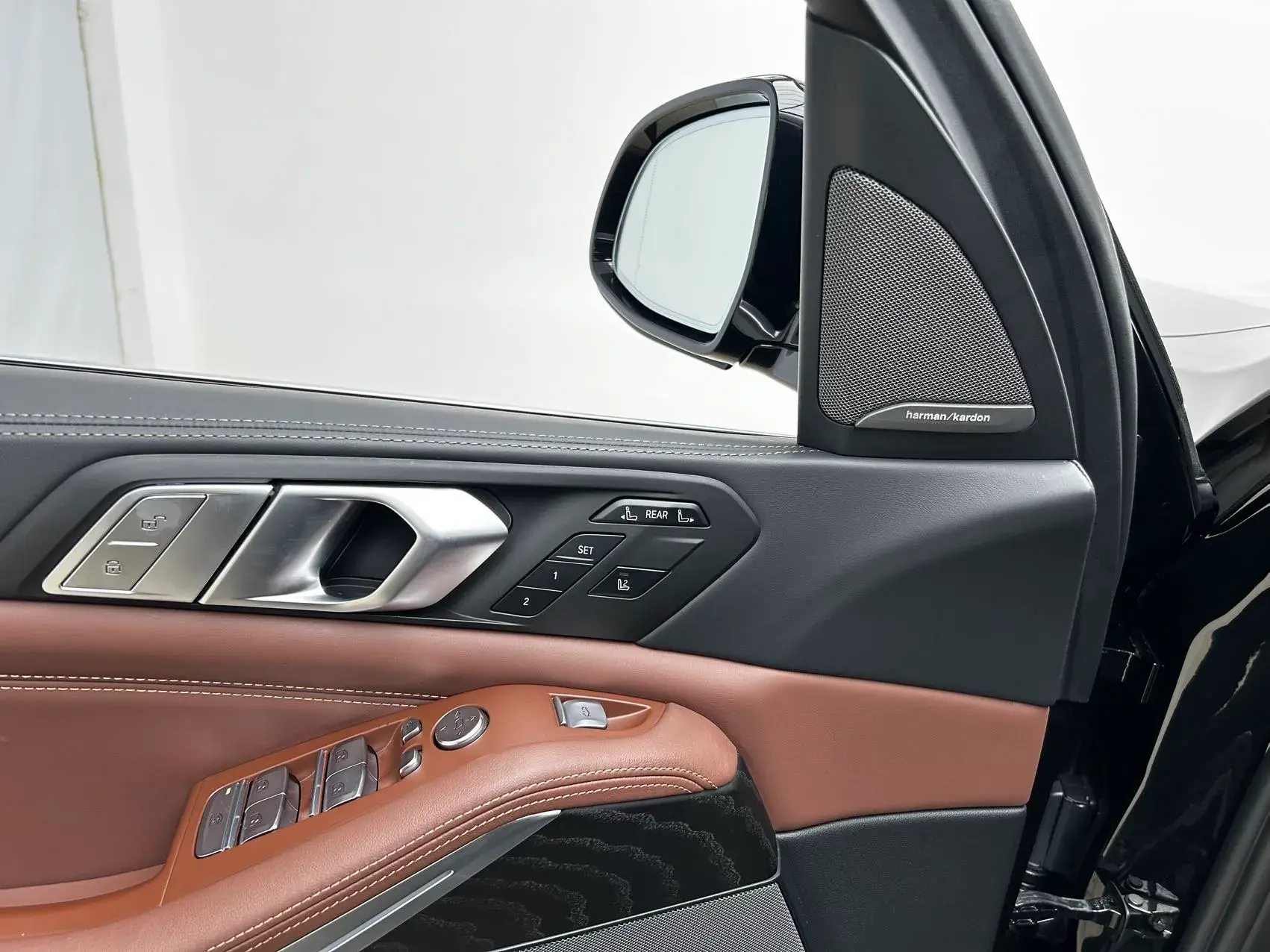 2021 BMW X7 thumbnail 3