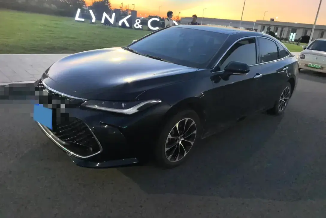 2023 TOYOTA AVALON view 1