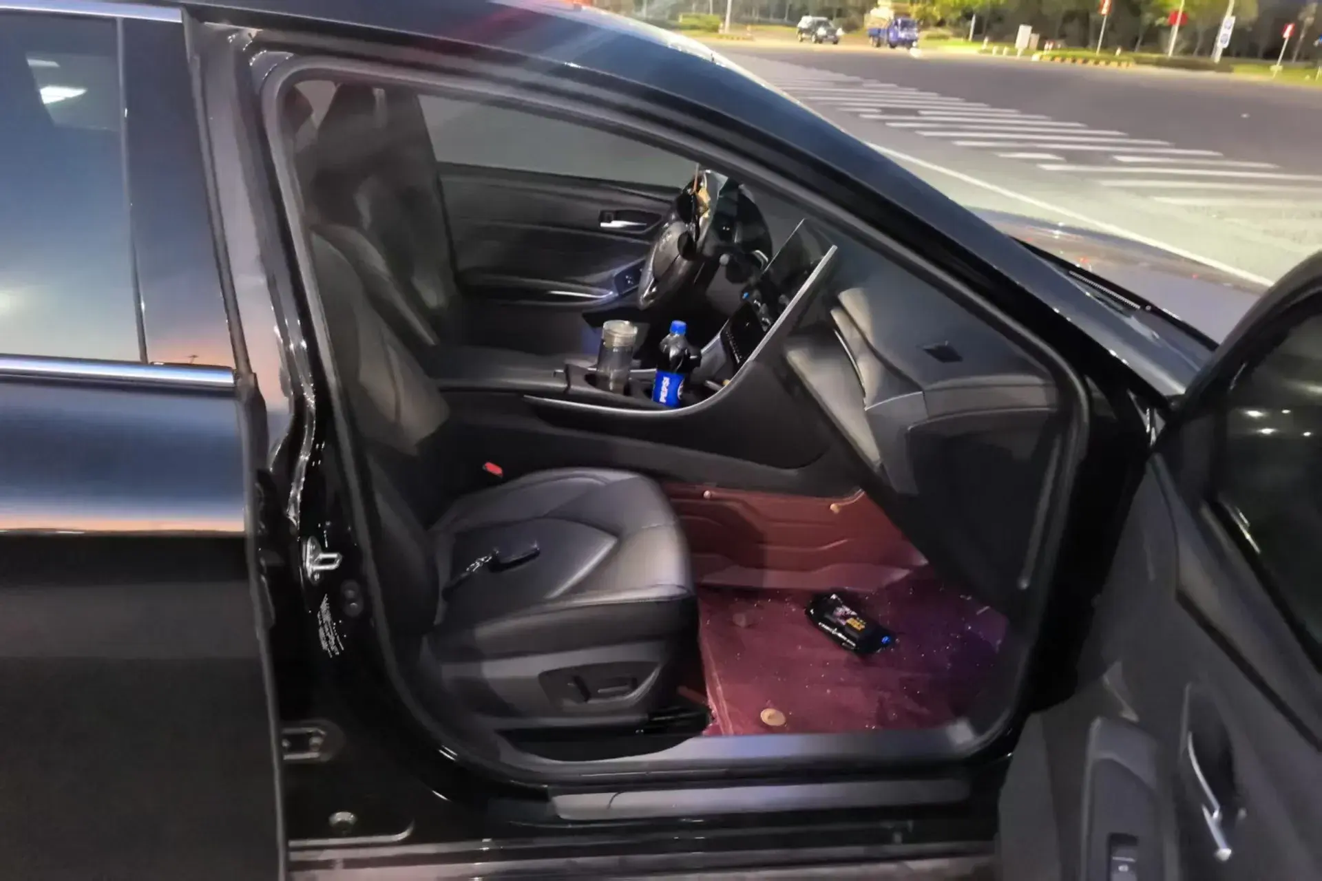 2023 TOYOTA AVALON thumbnail 3