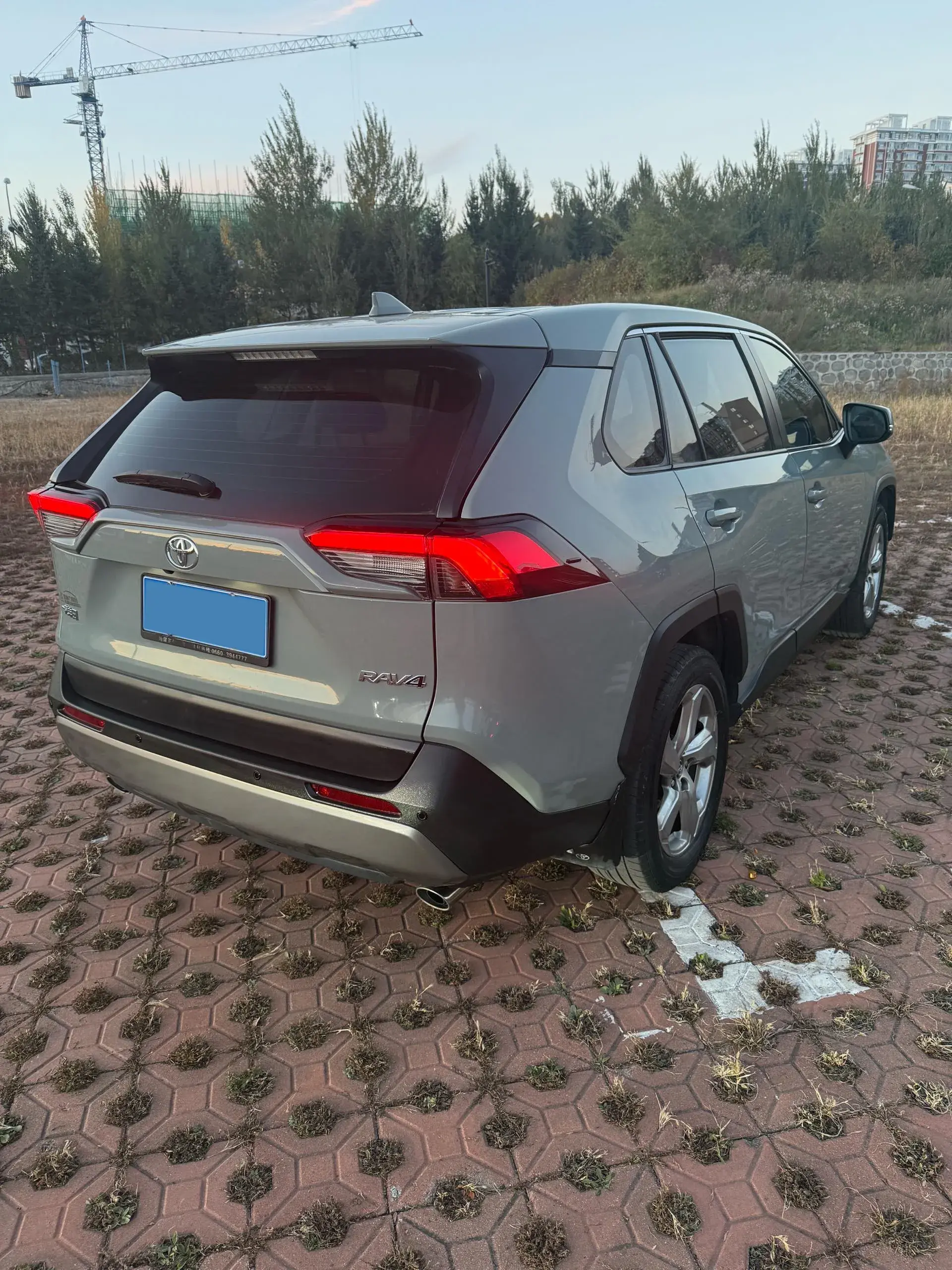 2020 TOYOTA RAV4 thumbnail 4