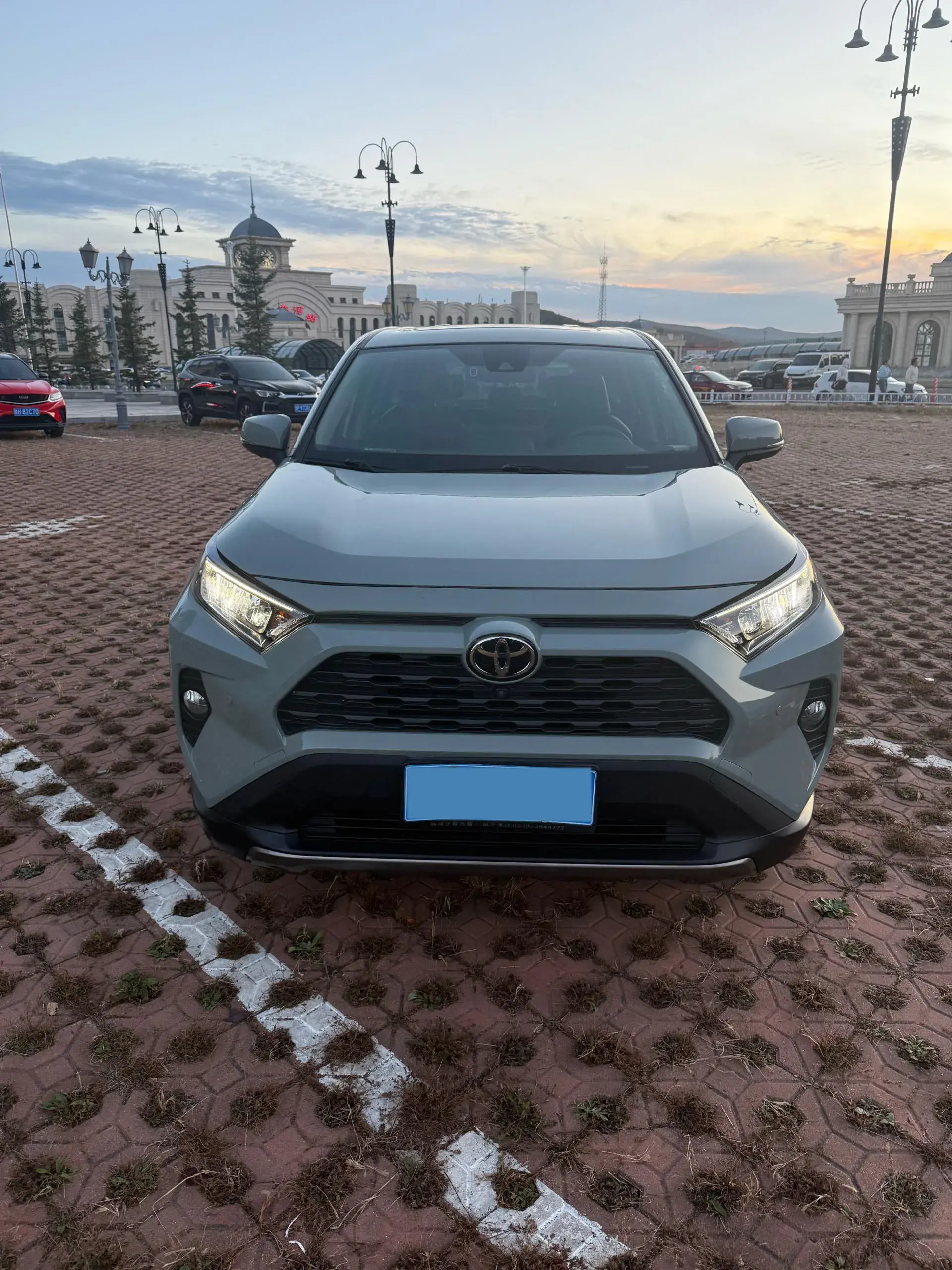 2020 TOYOTA RAV4 thumbnail 2