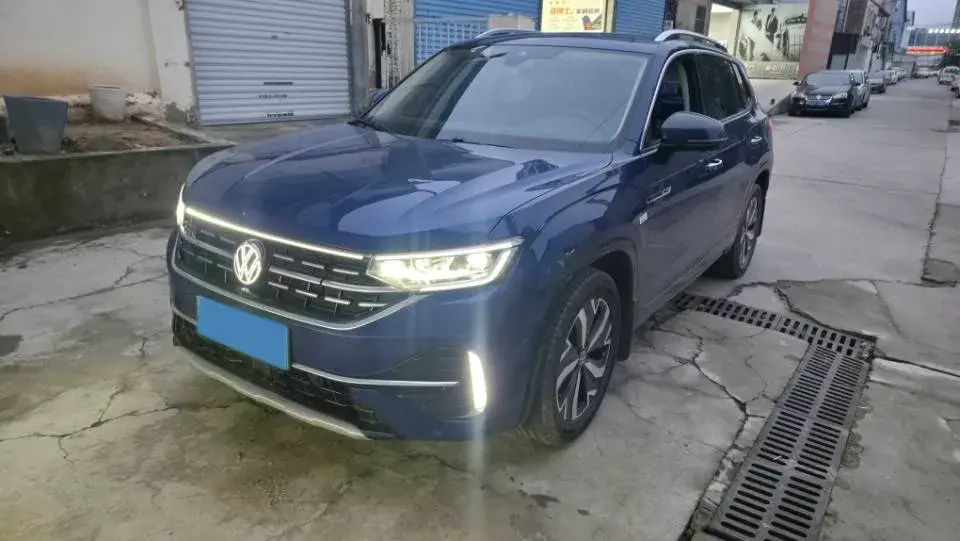 2023 VOLKSWAGEN TAYRON view 1