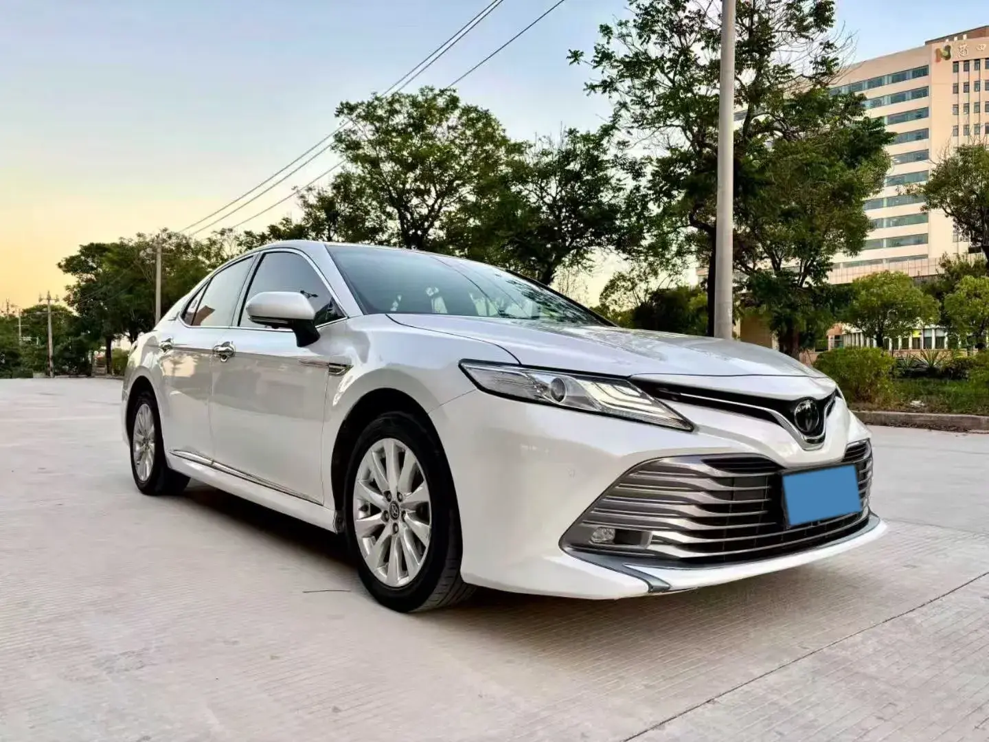 2019 TOYOTA CAMRY thumbnail 3