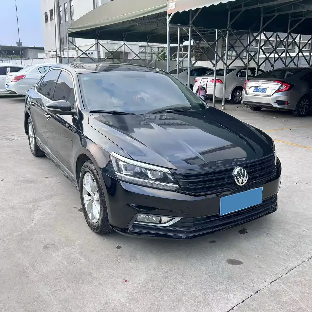 2015 VOLKSWAGEN PASSAT thumbnail 3