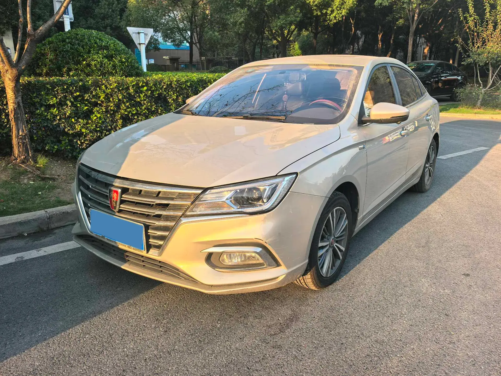 2019 ROEWE I5 view 1