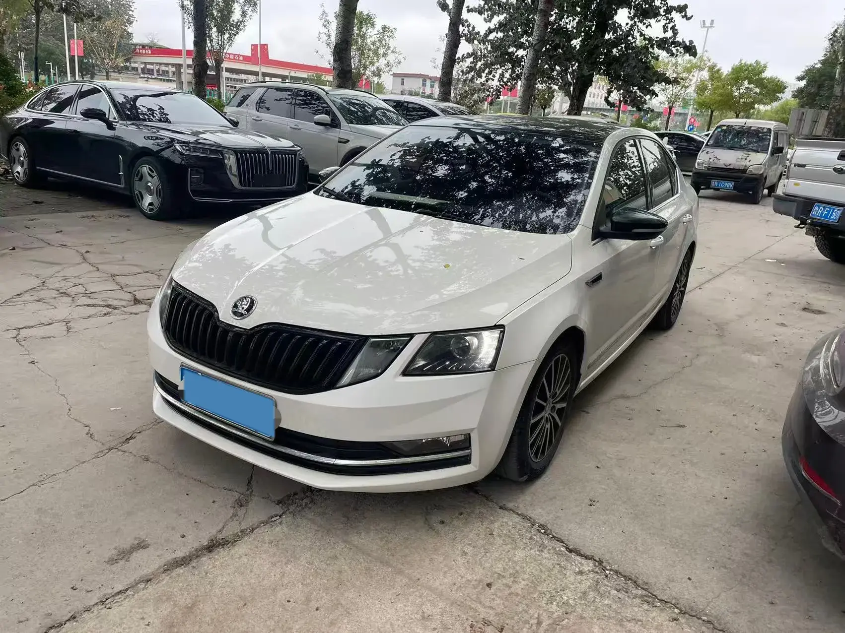 2019 SKODA OCTAVIA view 1