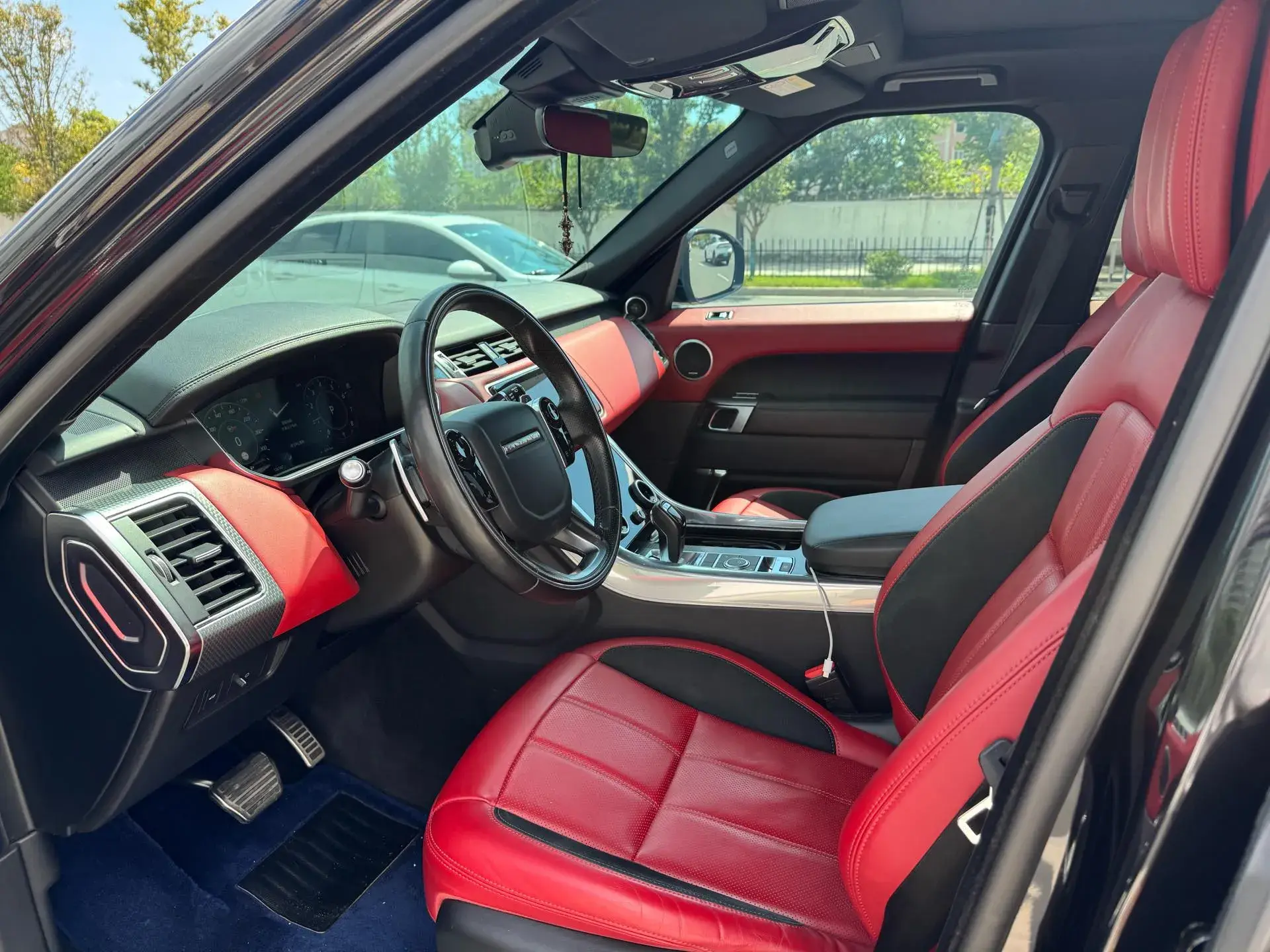 2021 LAND ROVER thumbnail 4