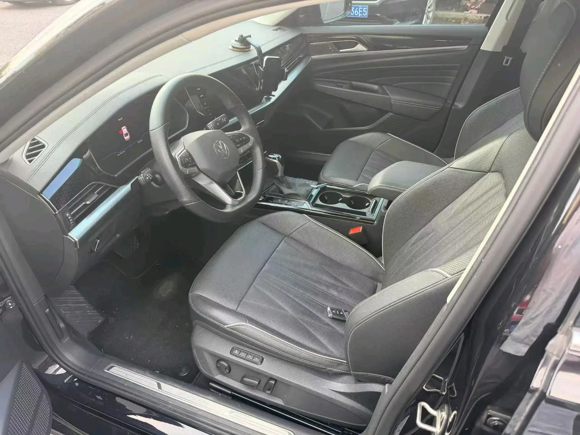 2021 VOLKSWAGEN PASSAT thumbnail 2