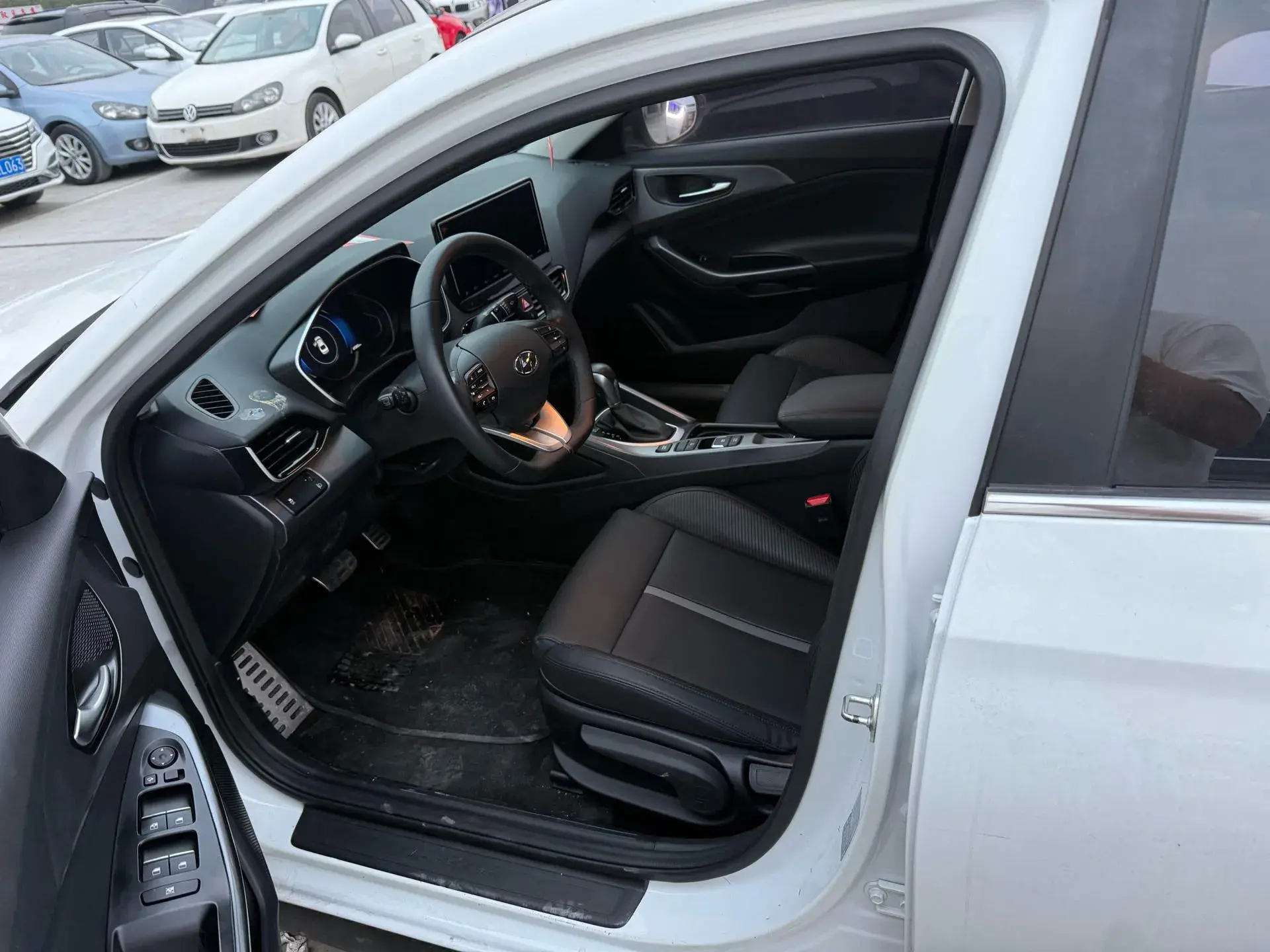 2019 HYUNDAI LA thumbnail 3