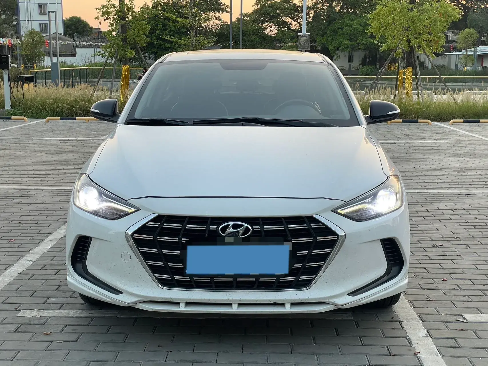 2020 HYUNDAI ELANTRA thumbnail 2