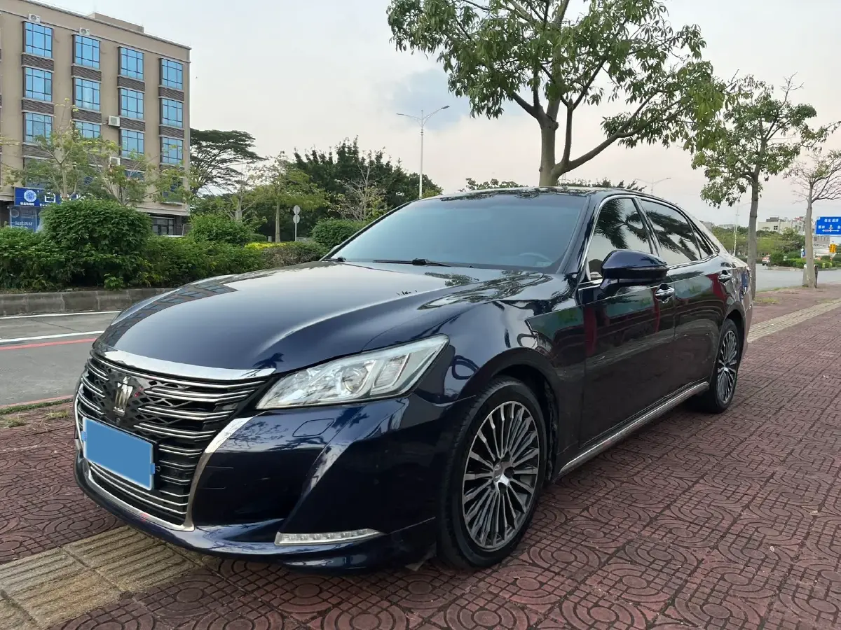 2018 Toyota Crown 2.0T 235HP L4 8AT