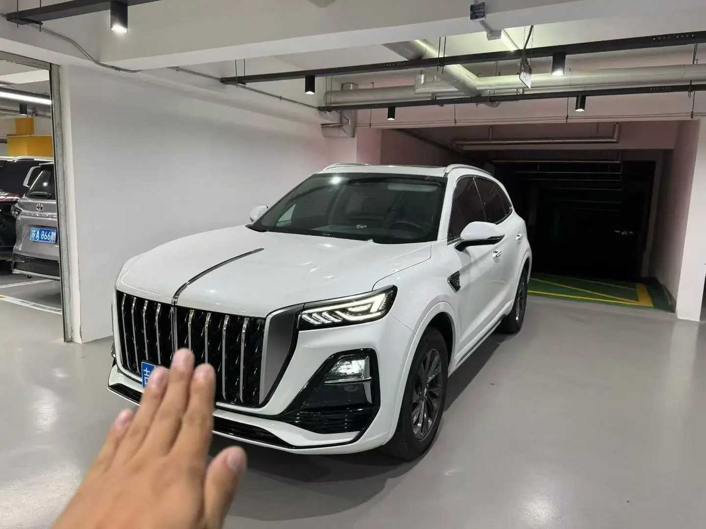 2023 HONGQI HS5 view 1