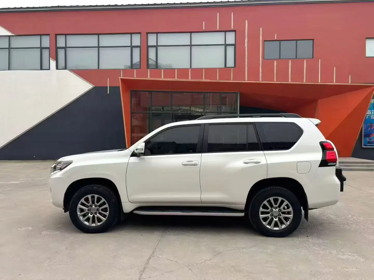 2018 TOYOTA LAND thumbnail 4