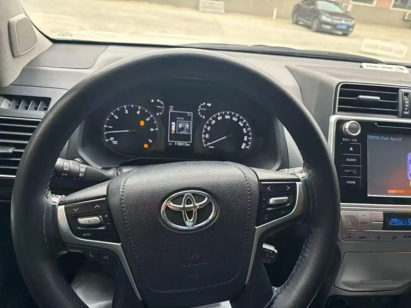 2018 TOYOTA LAND thumbnail 3