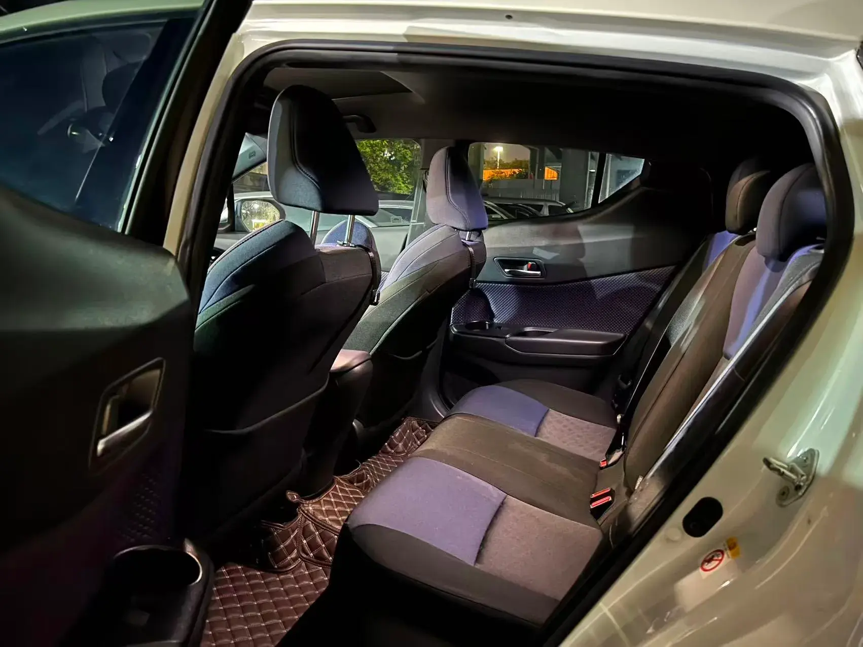 2020 TOYOTA C-HR thumbnail 4