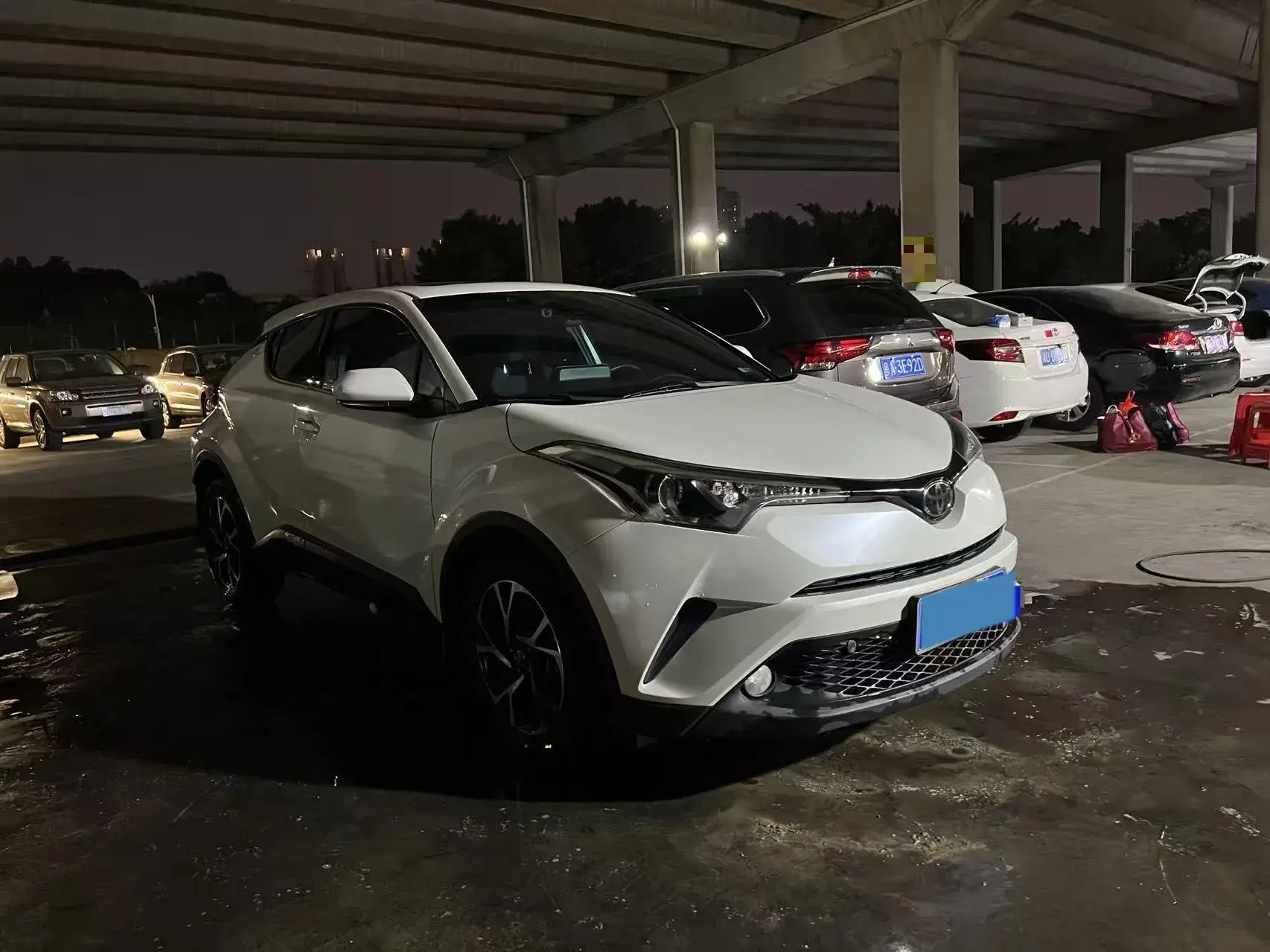 2020 TOYOTA C-HR thumbnail 2