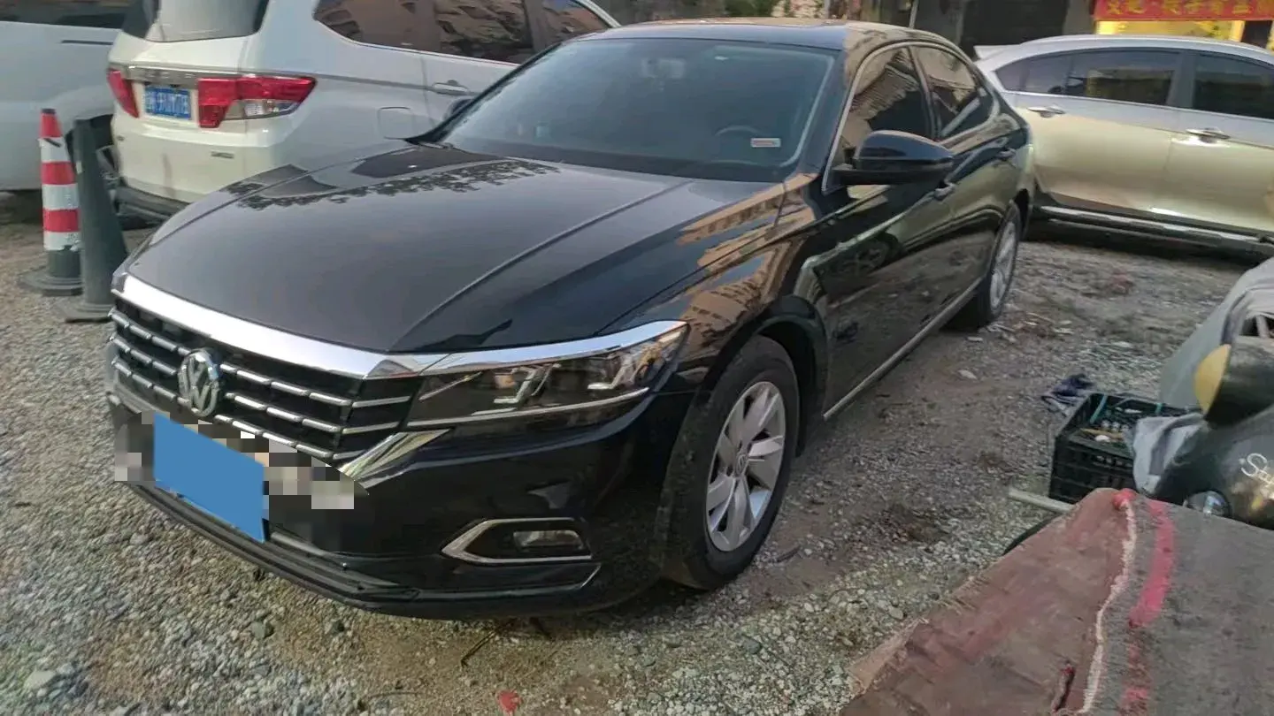 2019 VOLKSWAGEN PASSAT view 1